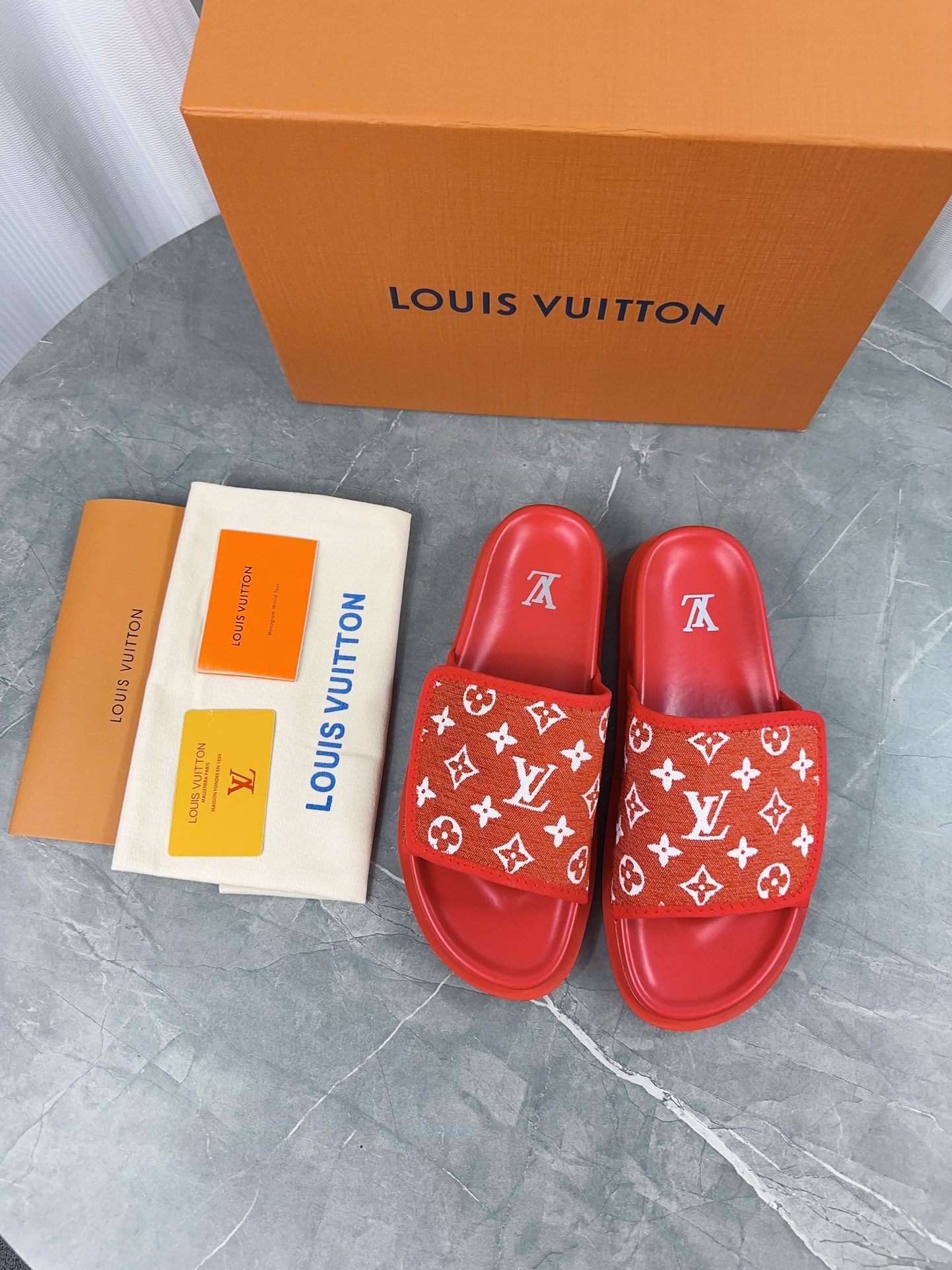 LV 01808