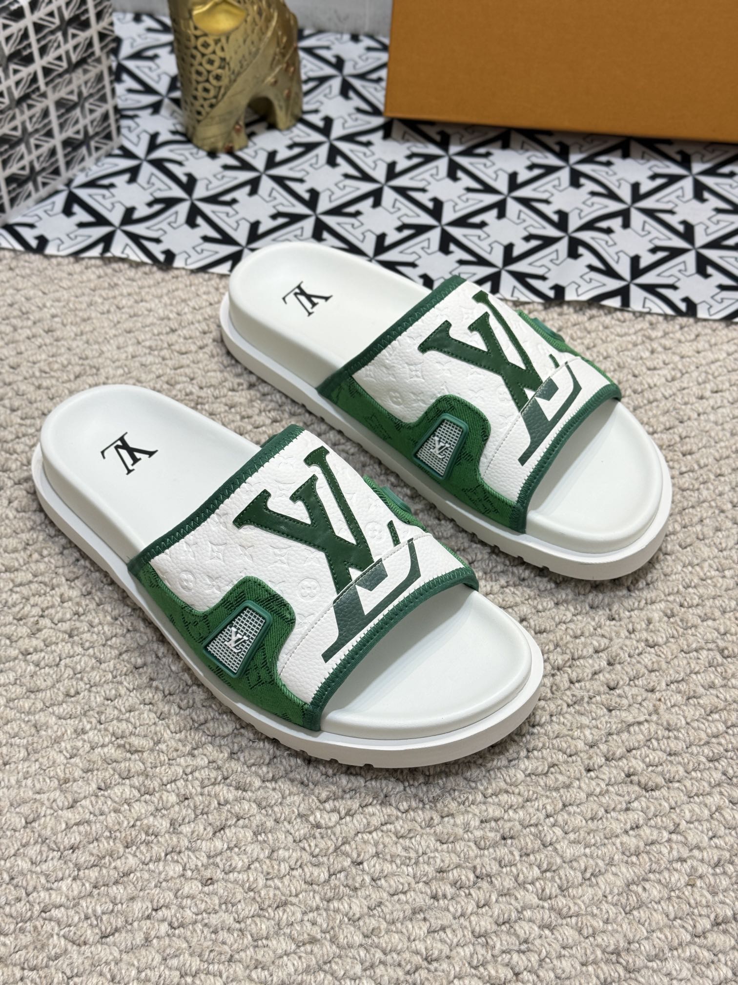LV 01859