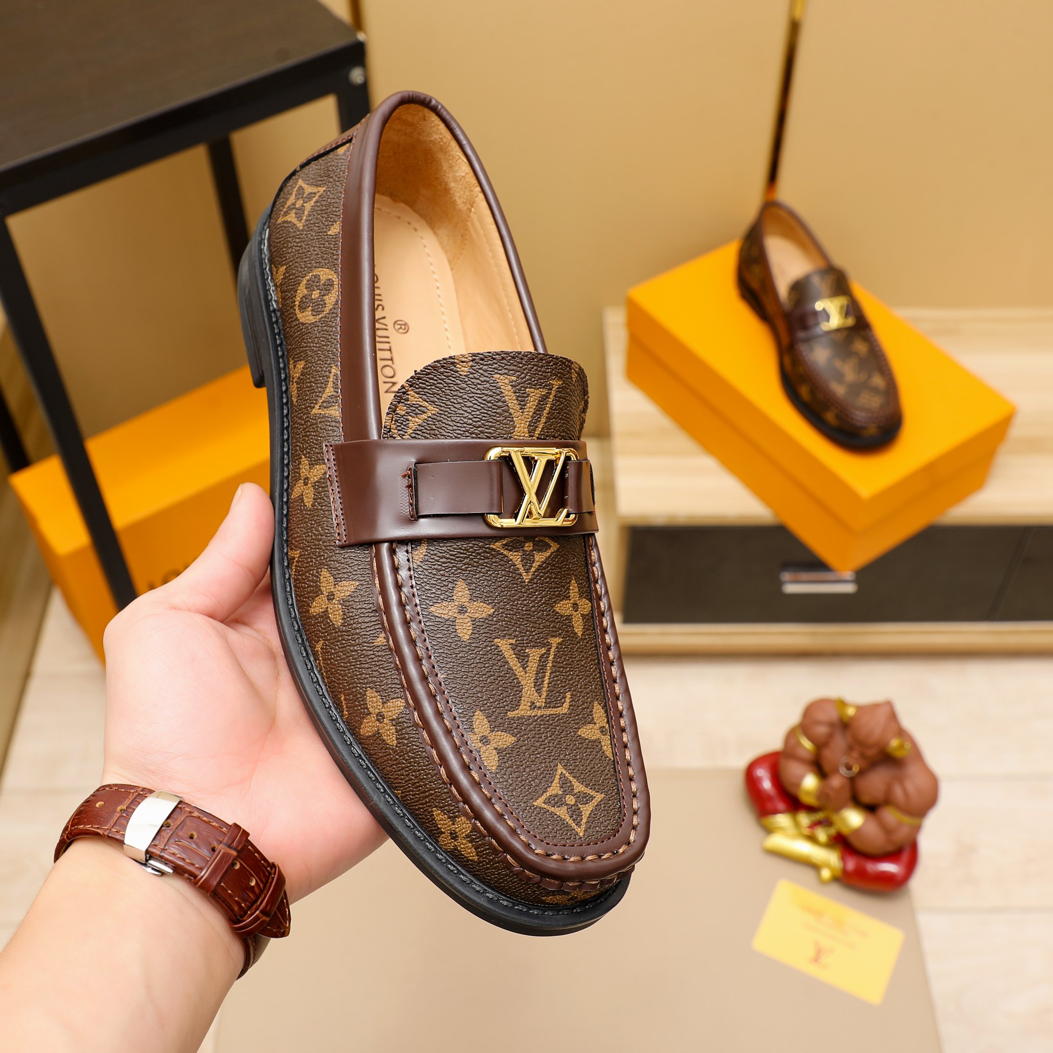 LV 01869