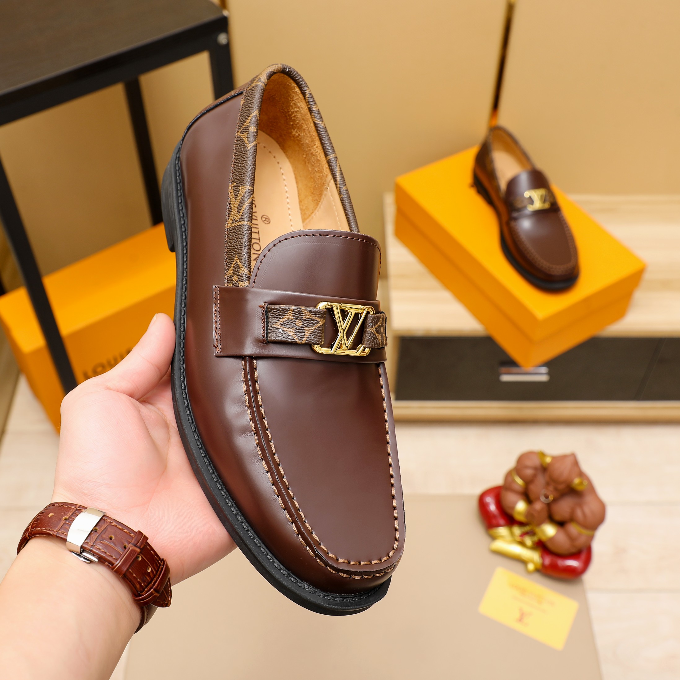 LV 01889