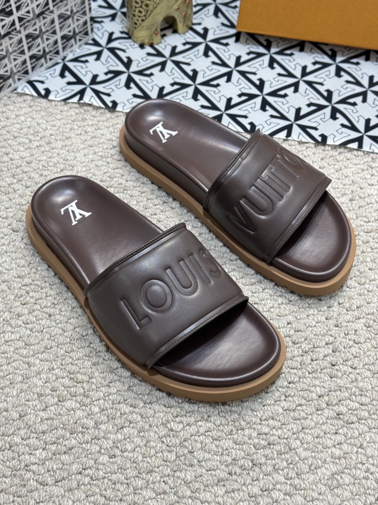 LV 01898