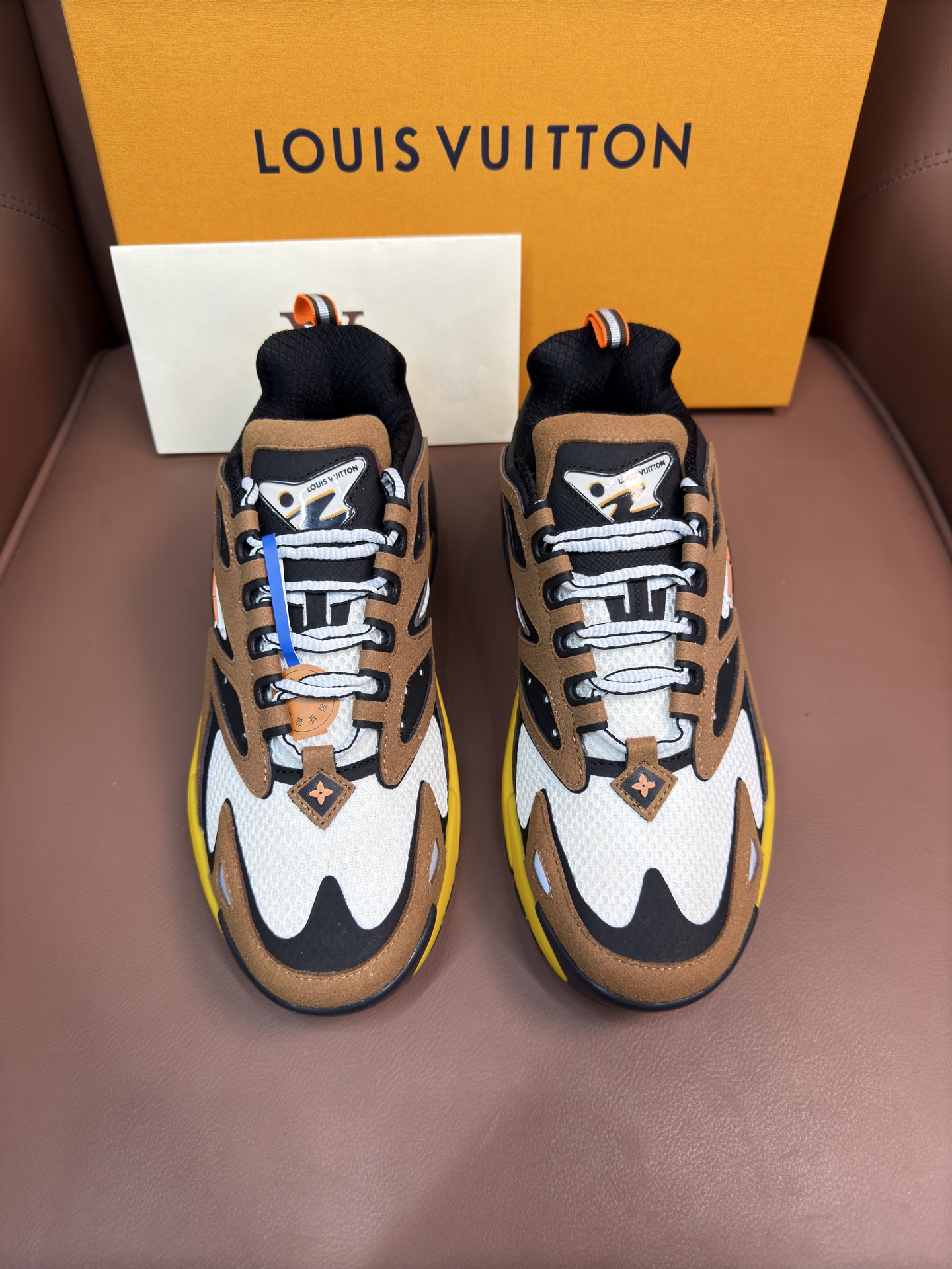 LV  01989