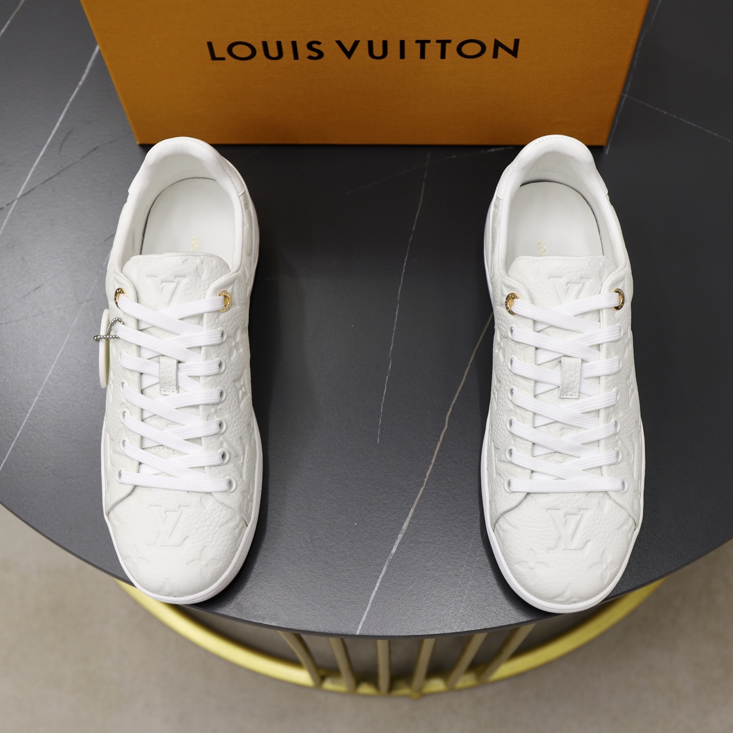 LV 02179