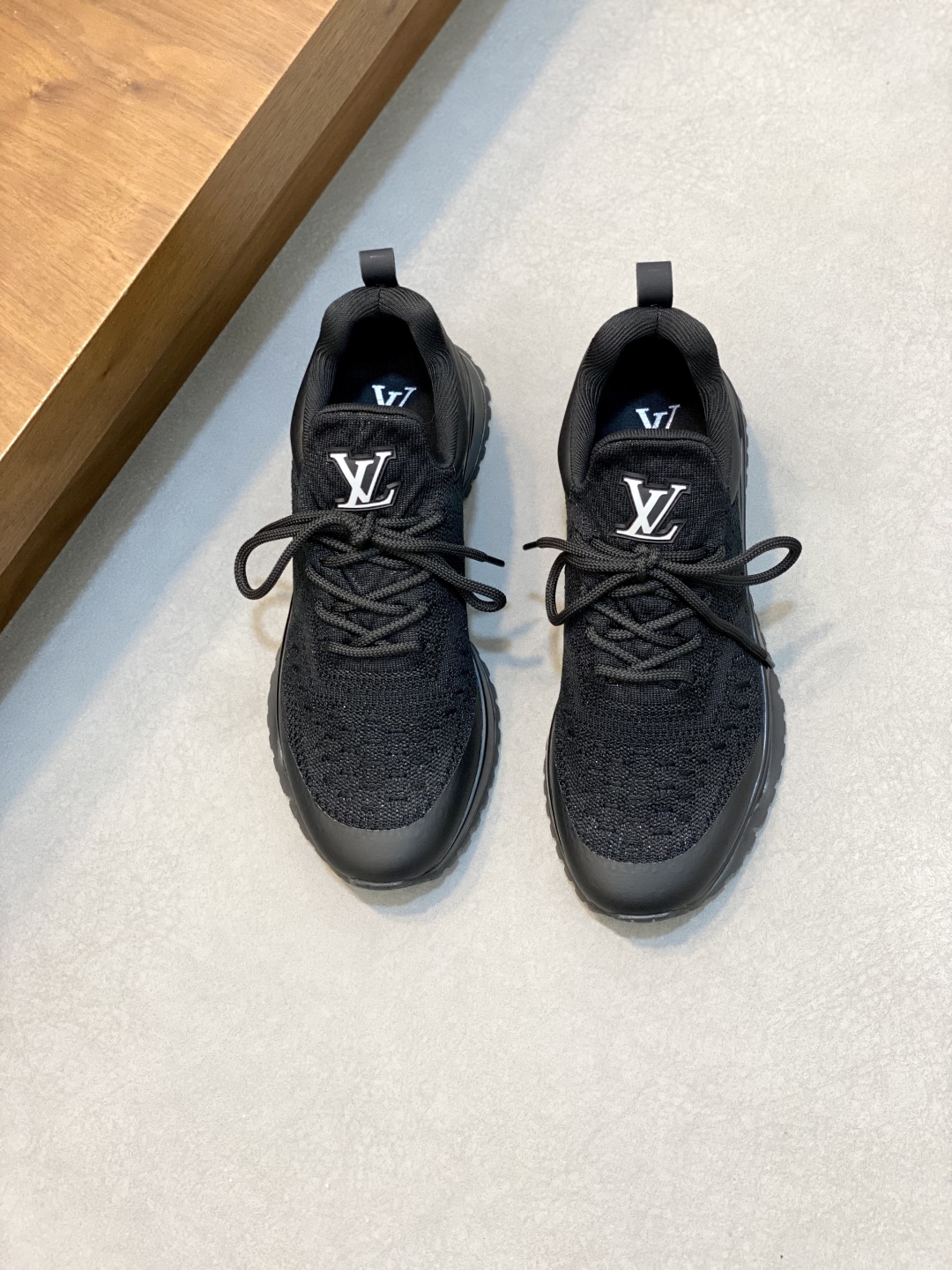 LV  02249
