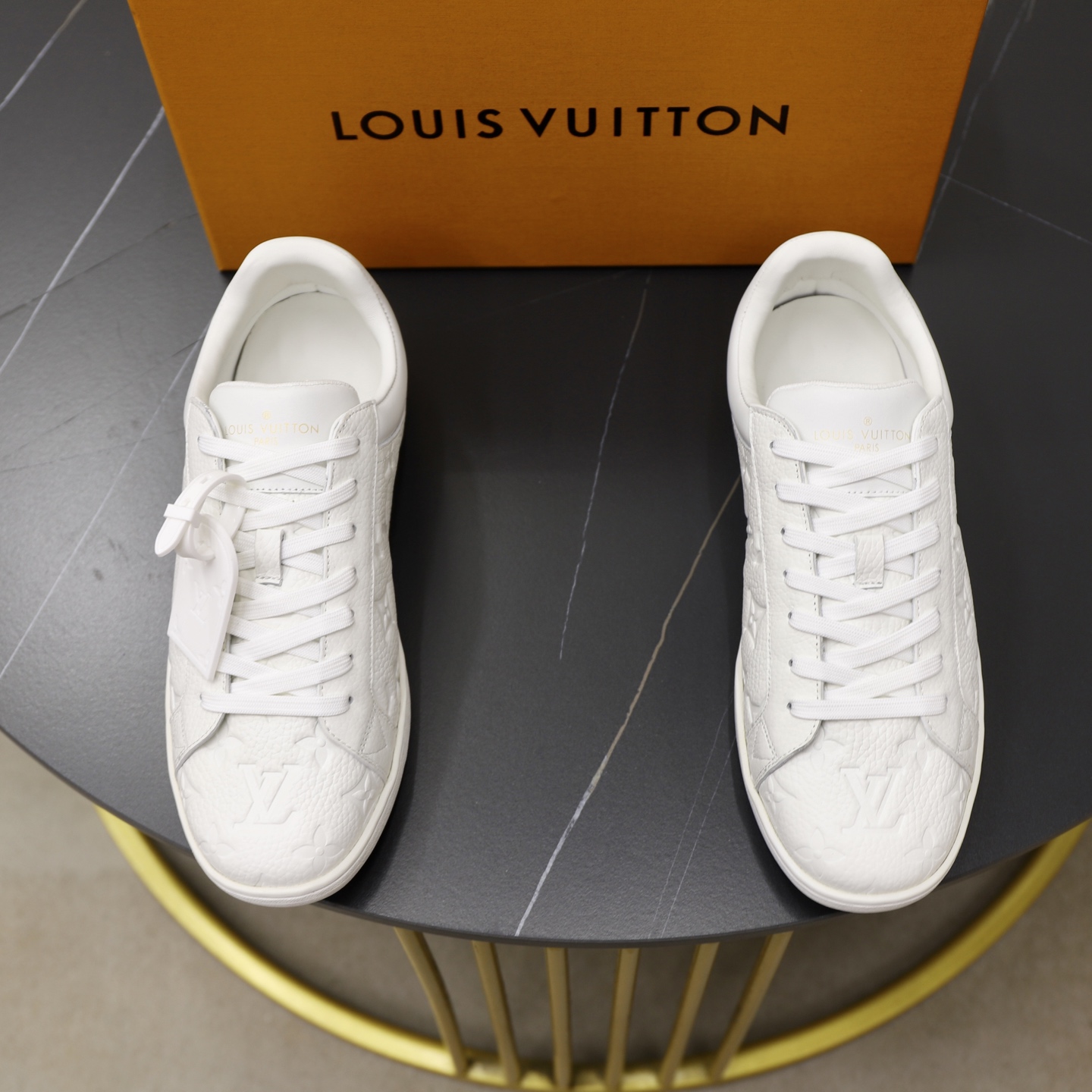 LV 02279