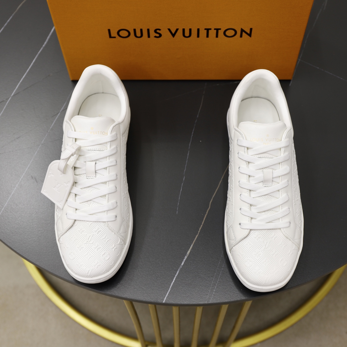 LV 02299