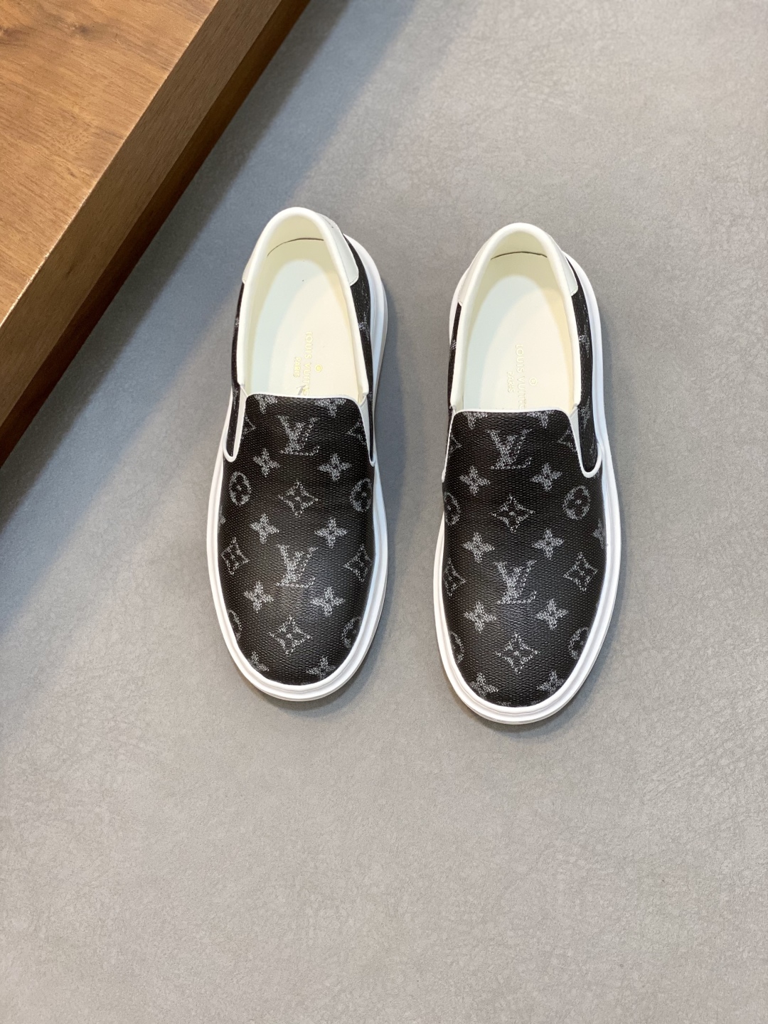 LV  02319