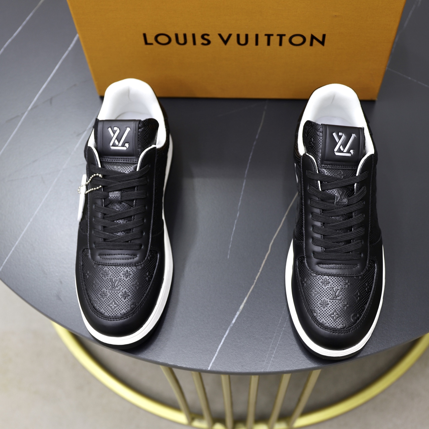 LV 02319