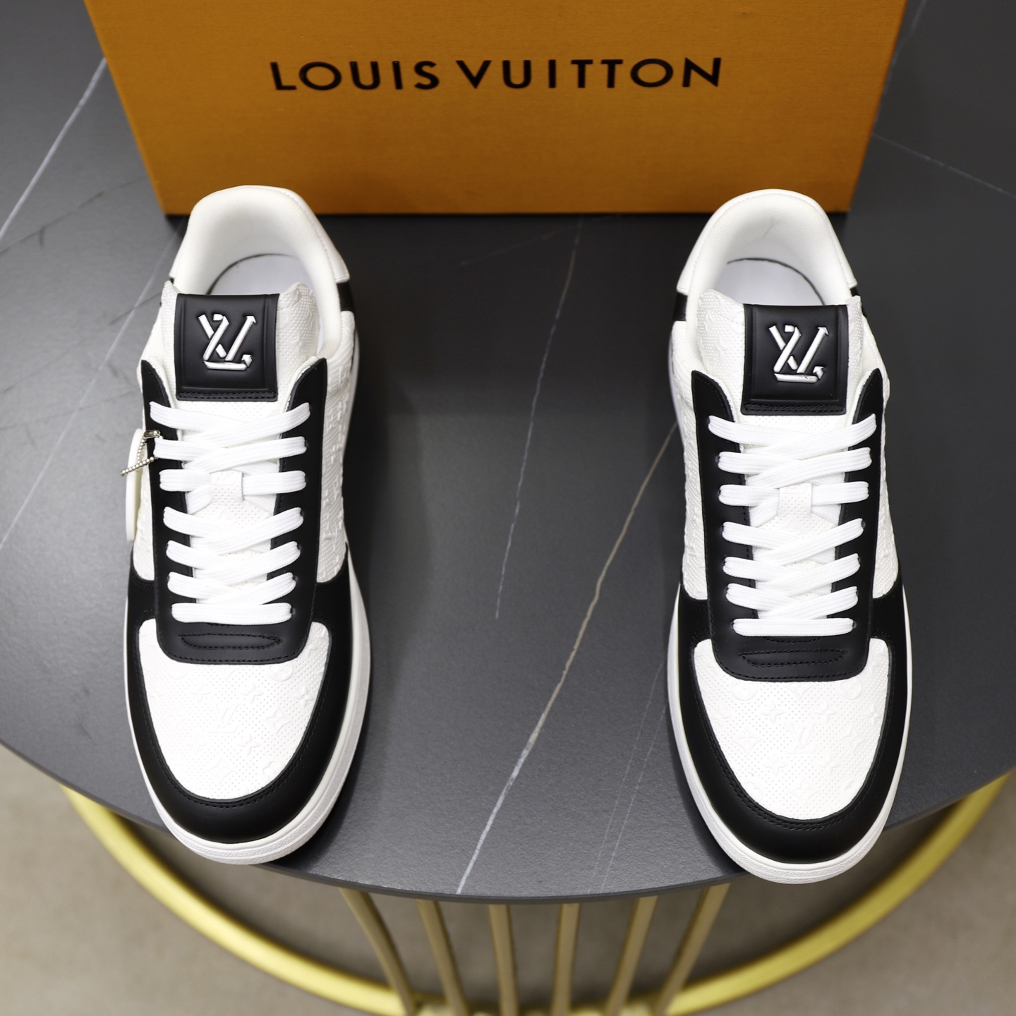 LV 02329