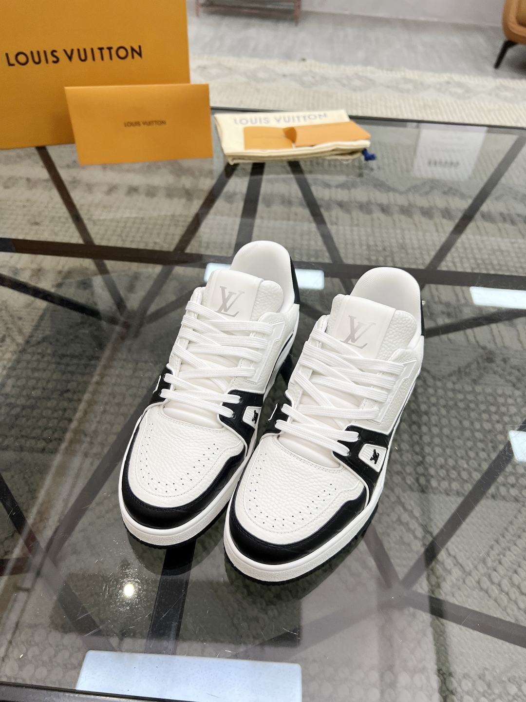 LV  02479