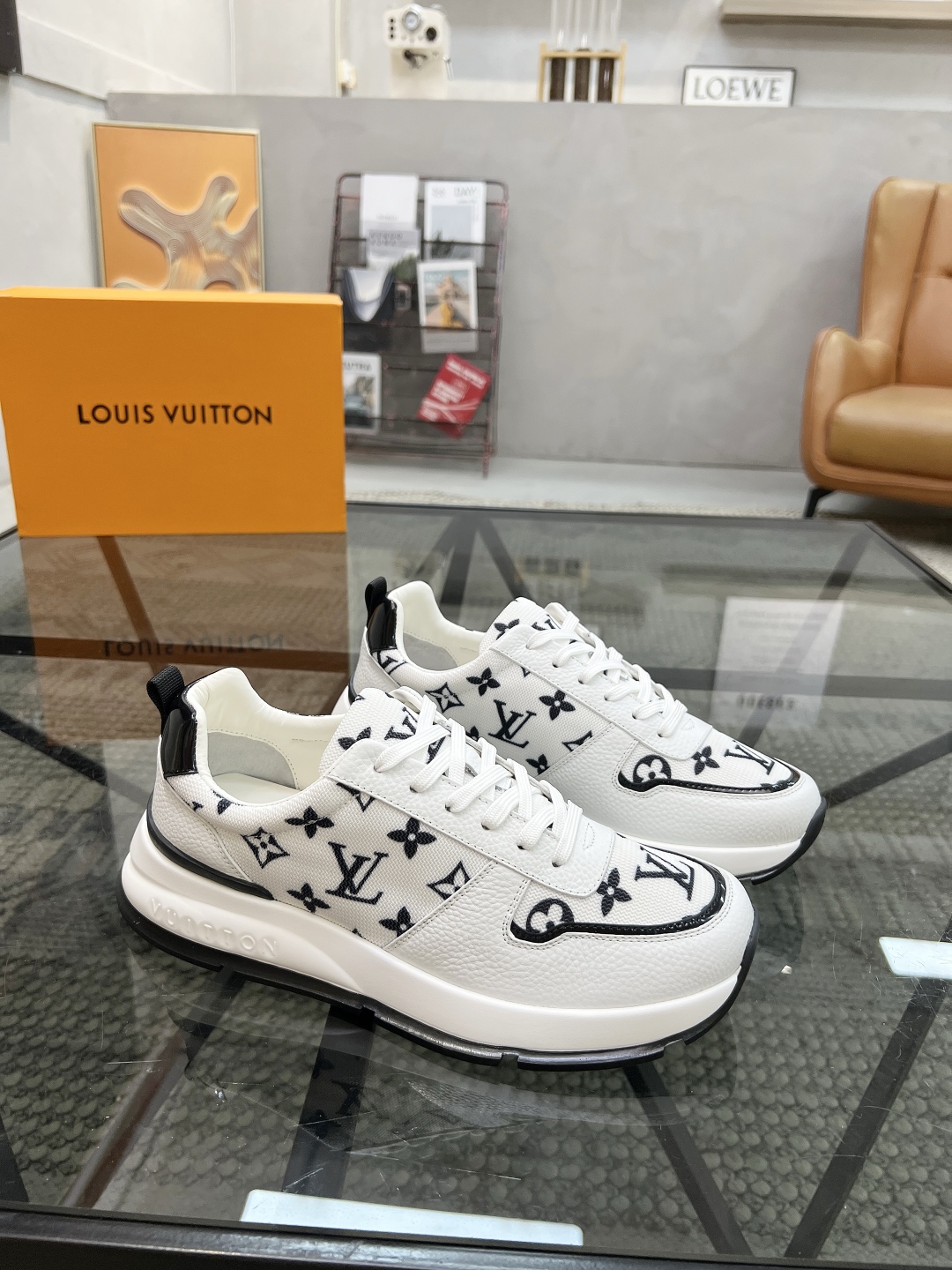 LV  02489