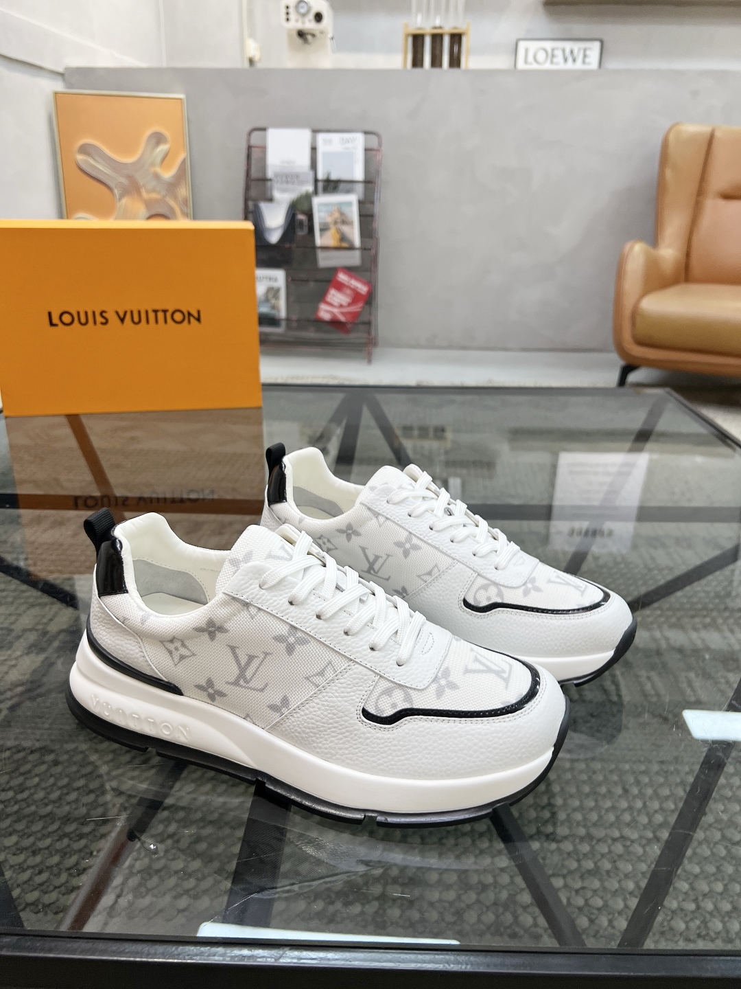 LV  02499