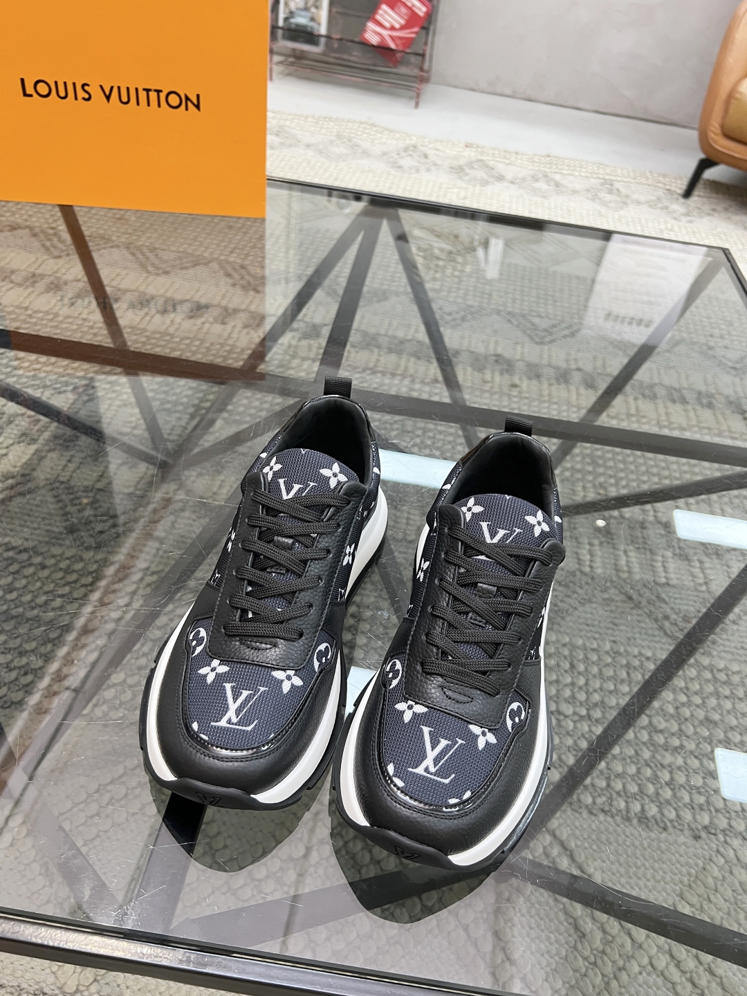 LV  02519