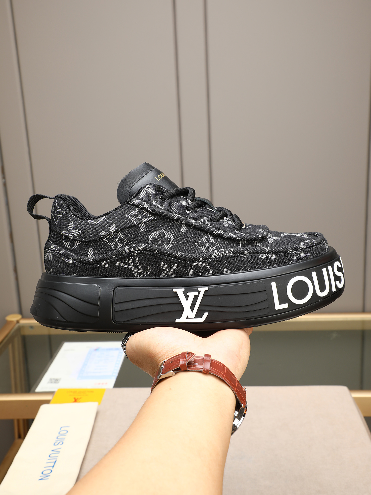 LV 02599