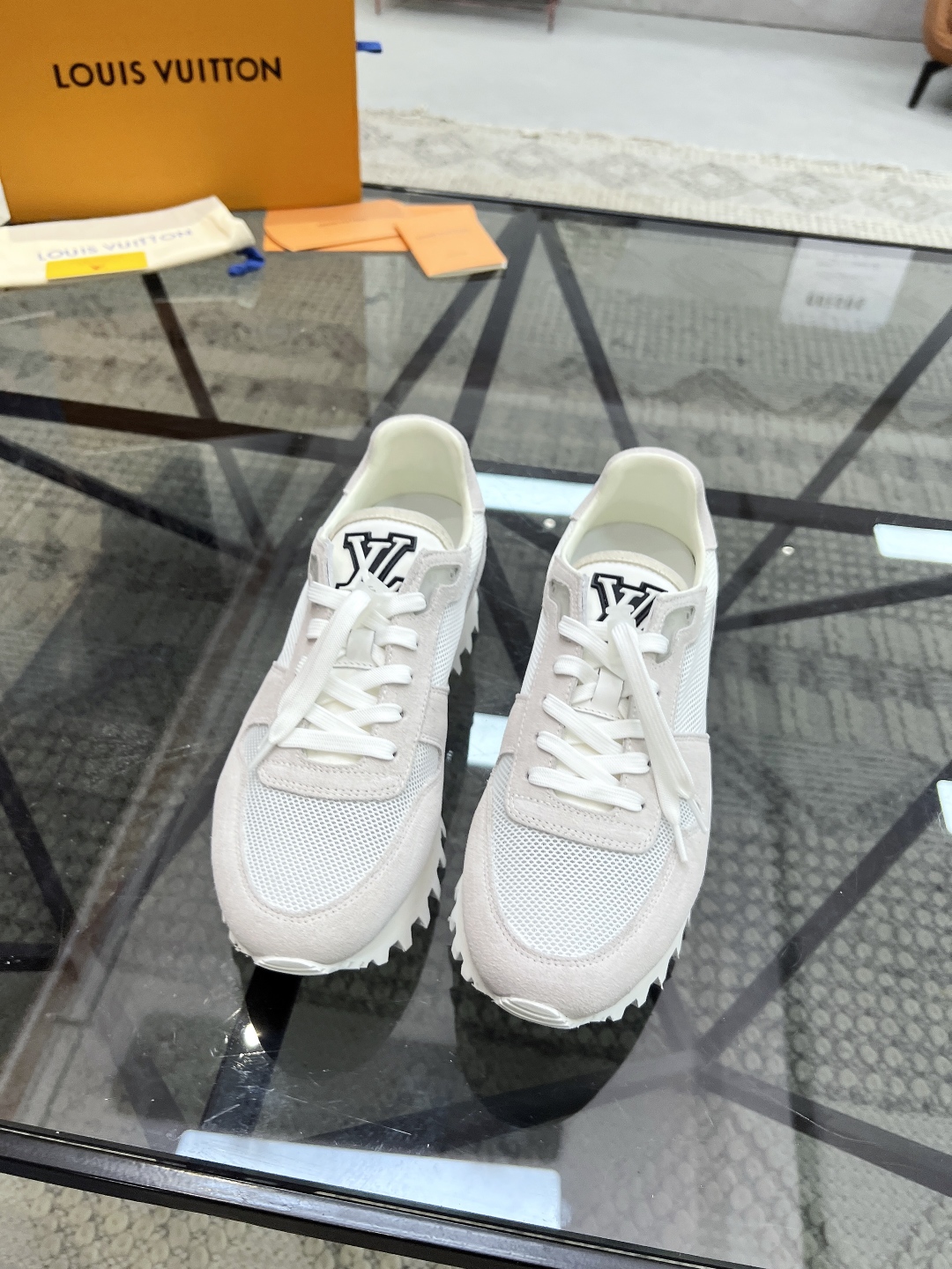LV  02599