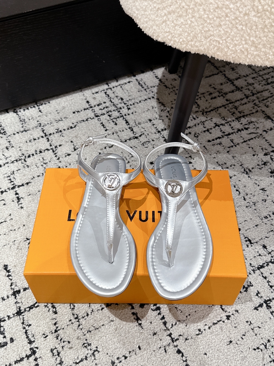 LV  02719