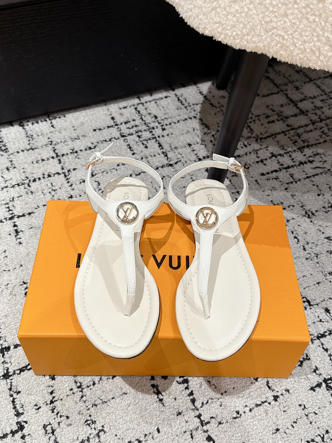LV  02729