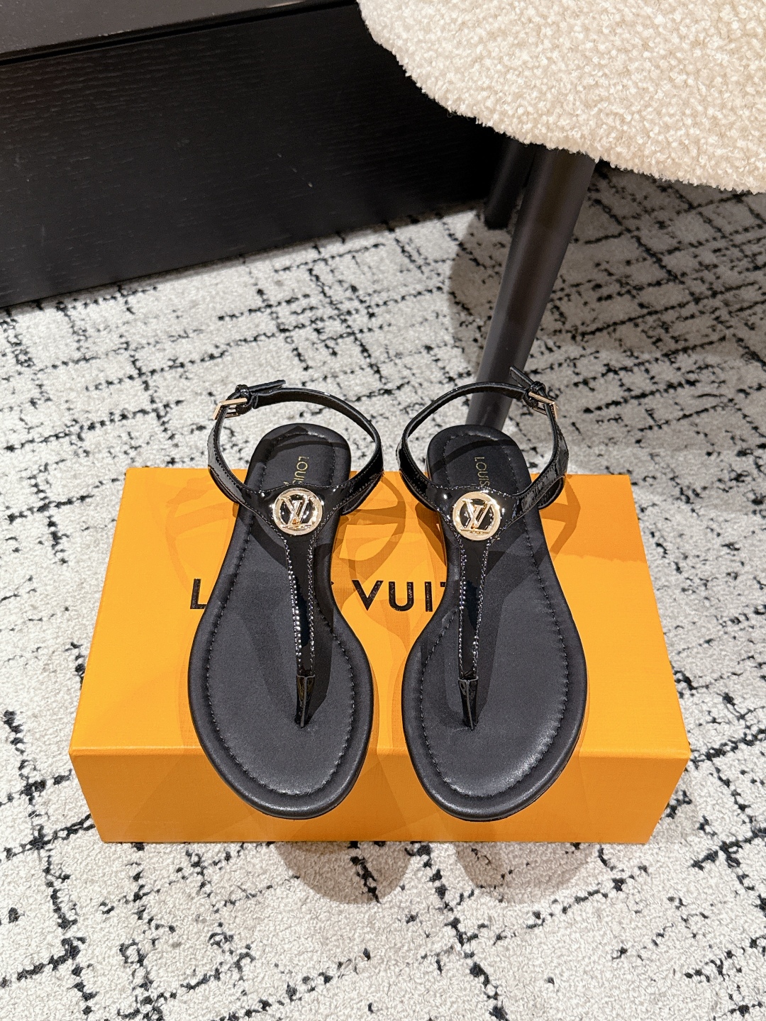 LV  02739