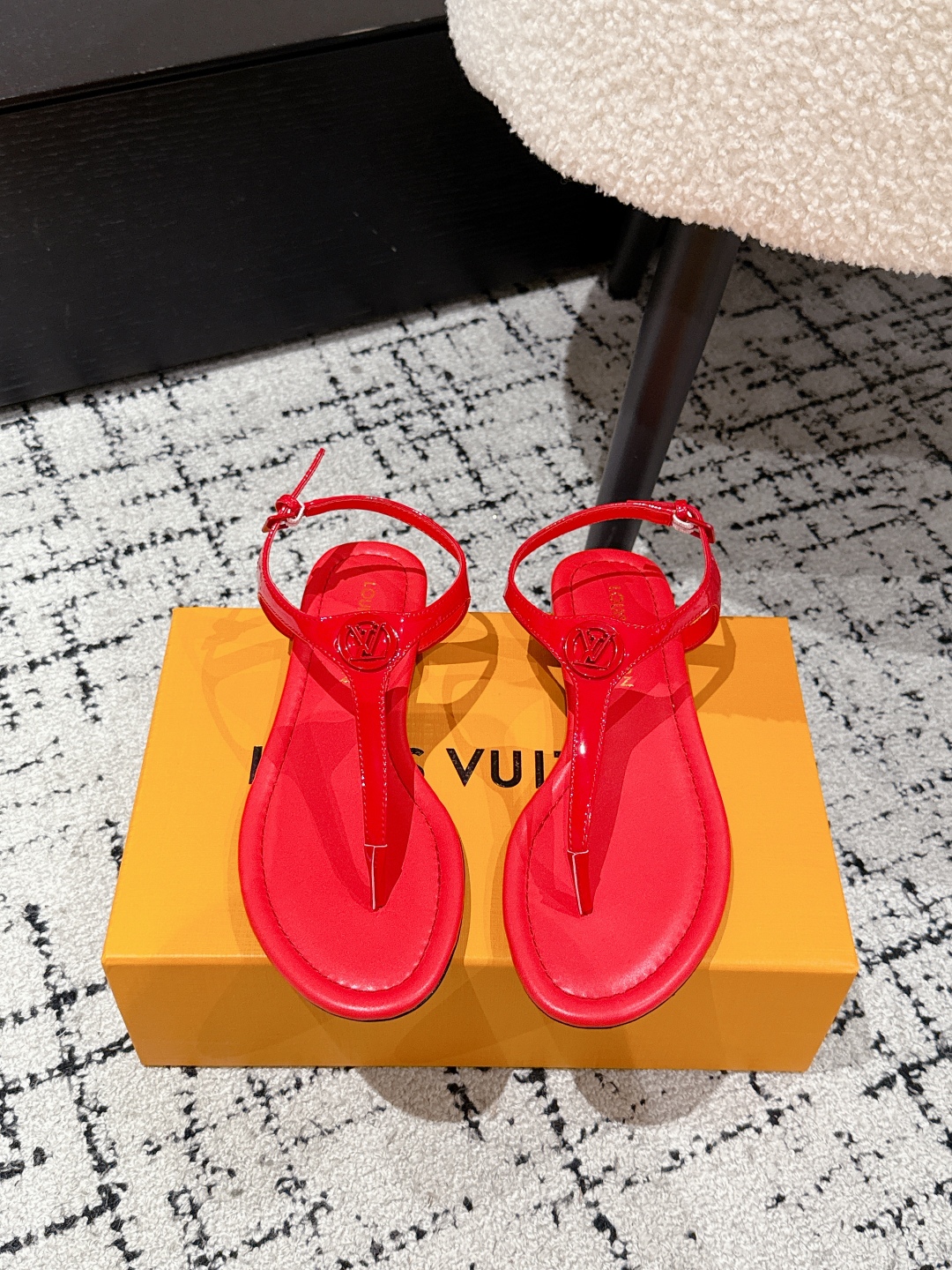 LV  02749