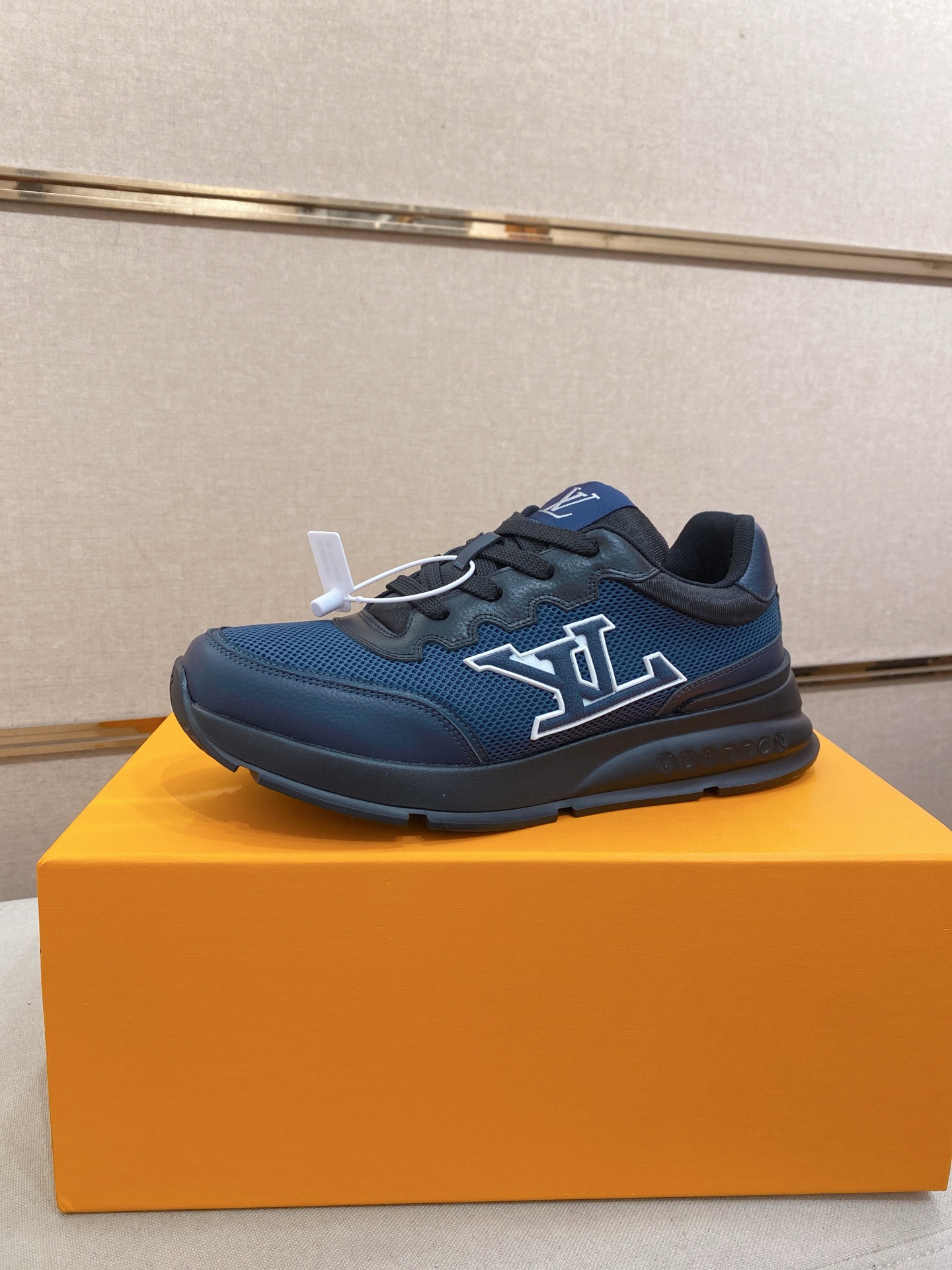 LV 03199