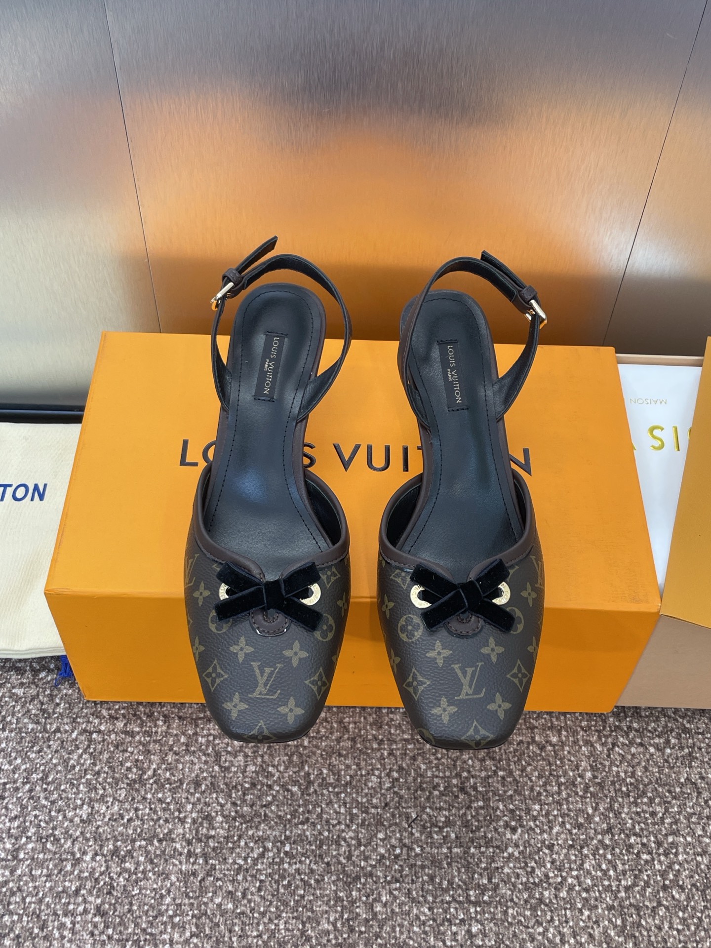 LV  03199