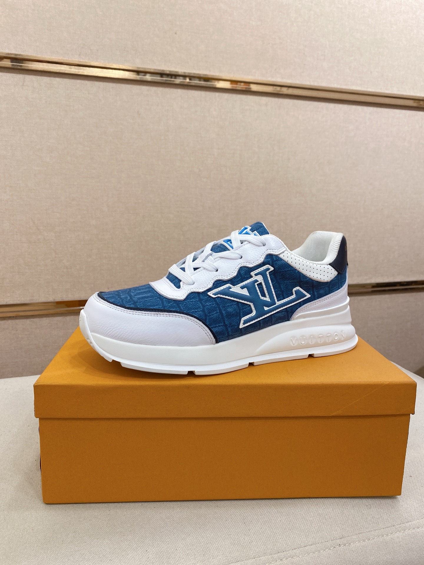 LV 032210