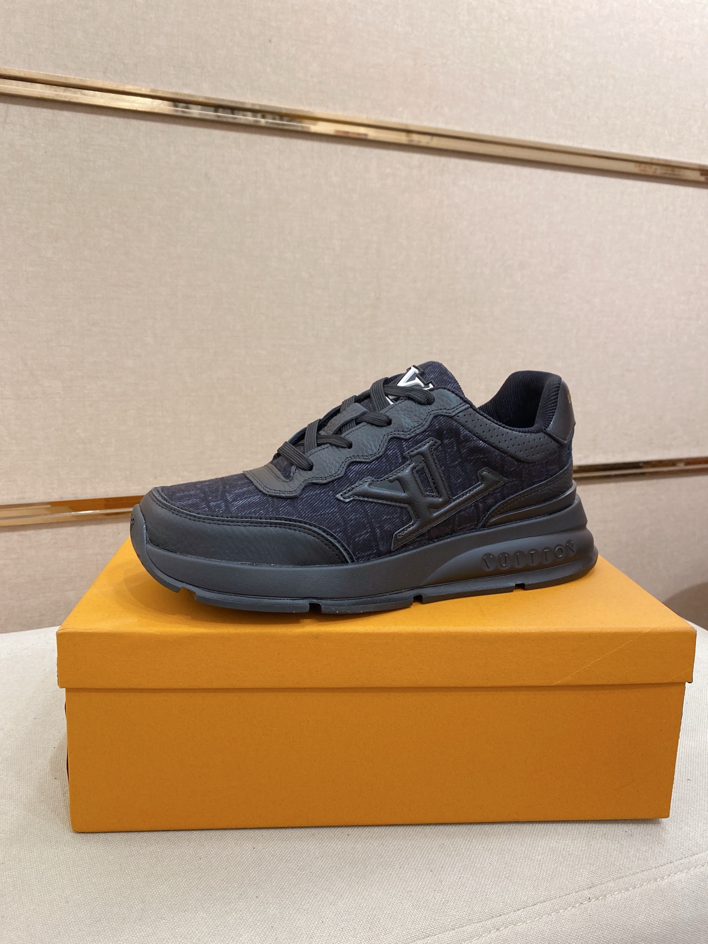 LV 03249