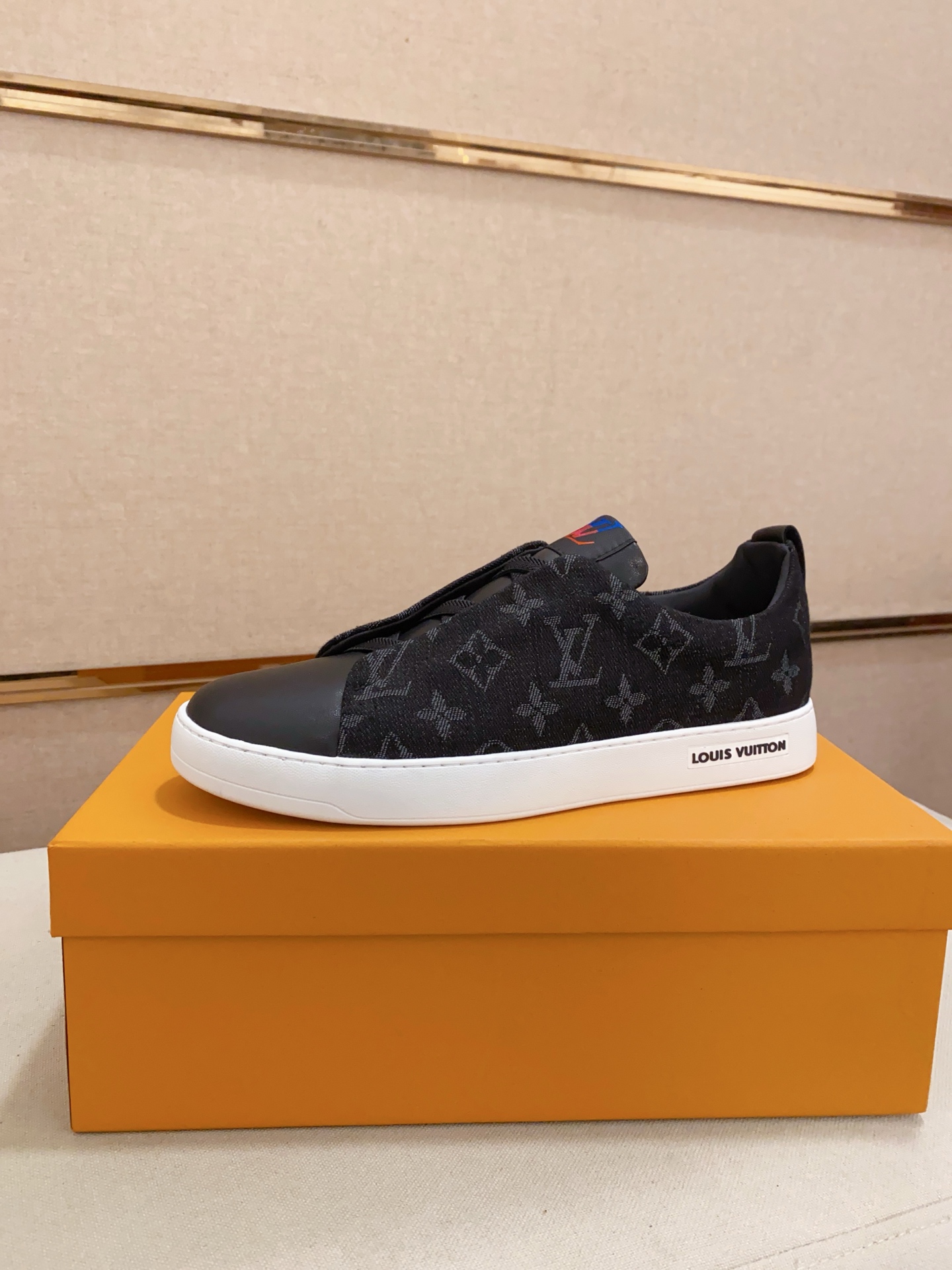 LV 03369