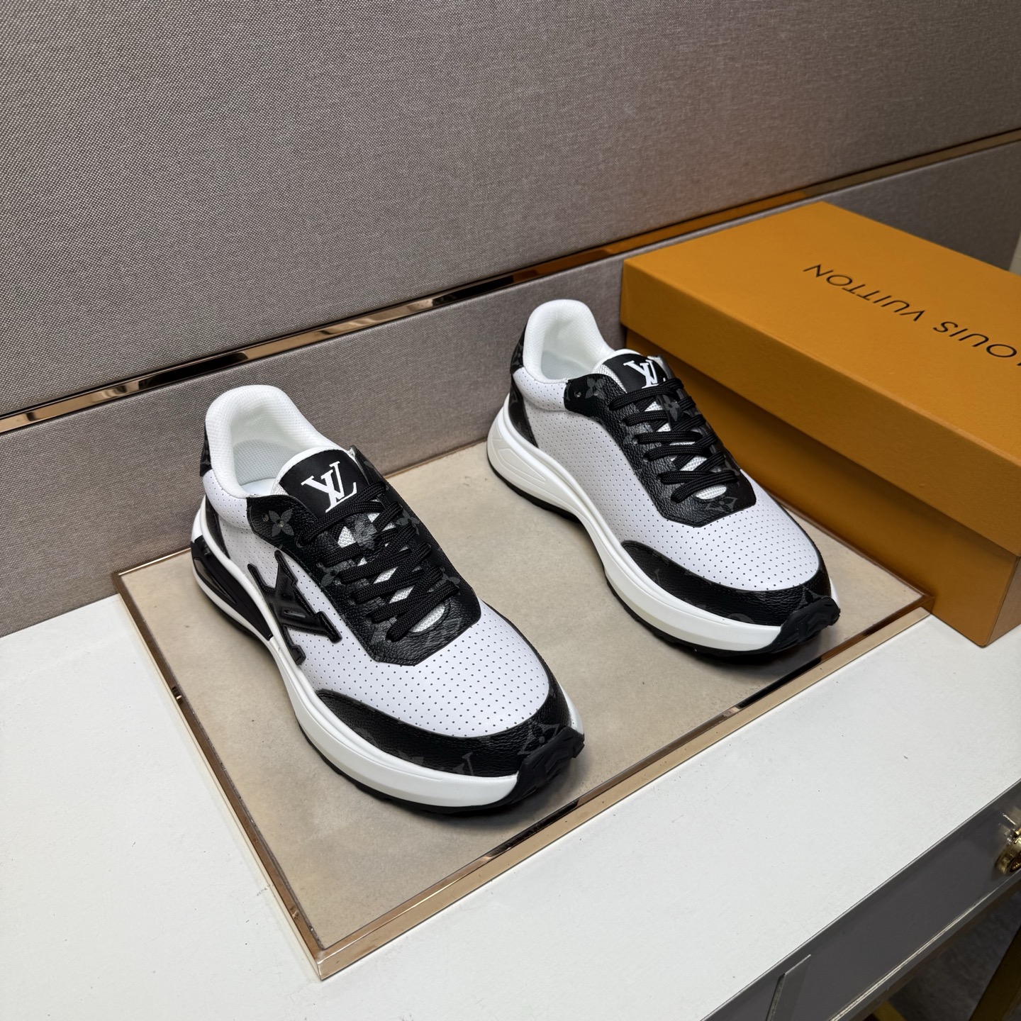 LV 03489