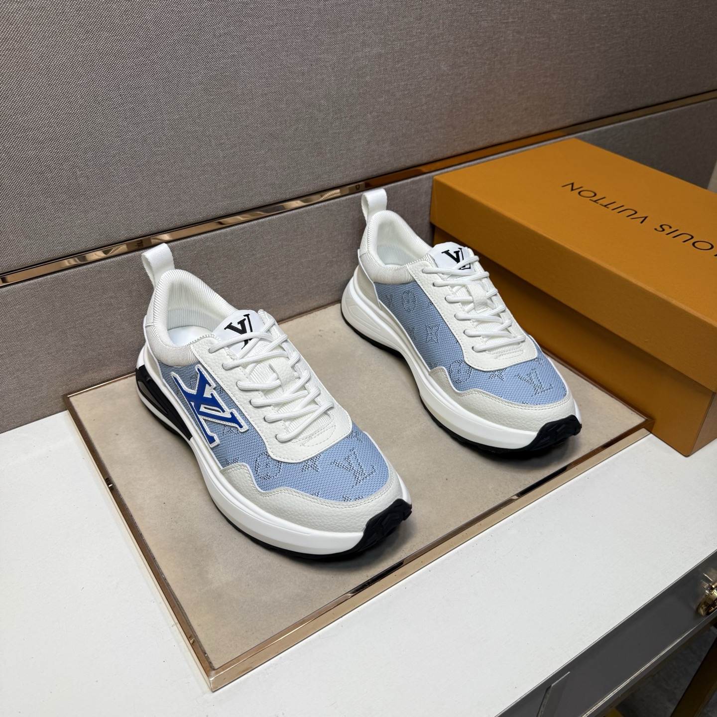LV 03499
