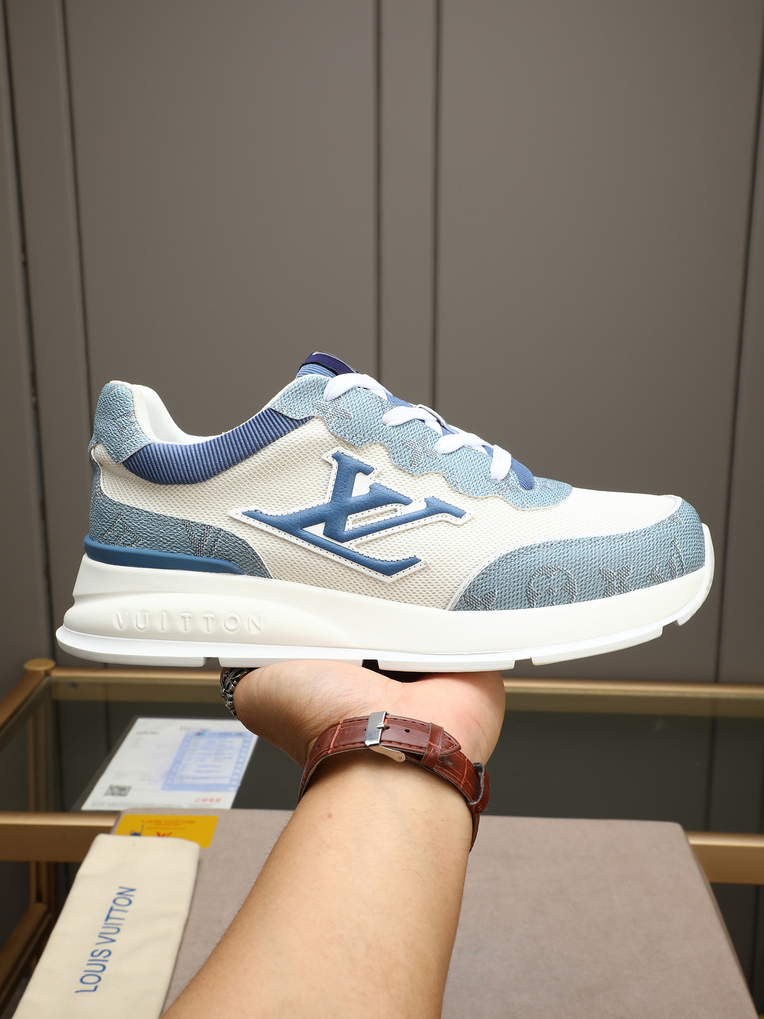 LV 03549