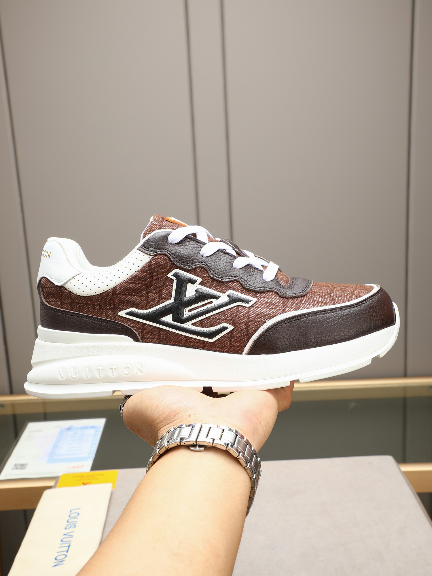 LV 03559