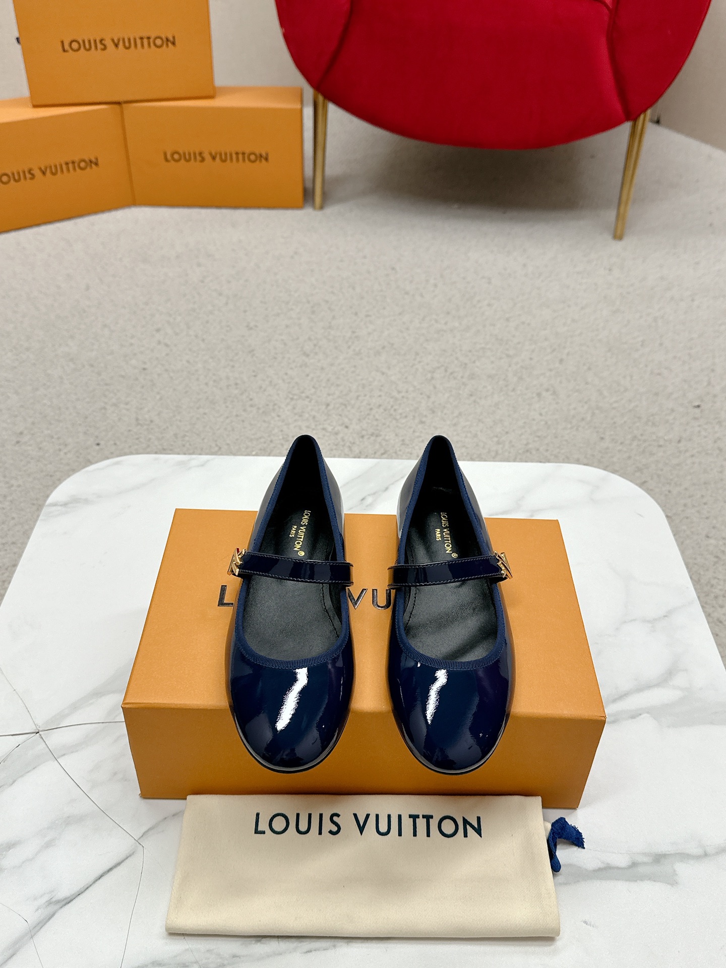 LV  03569