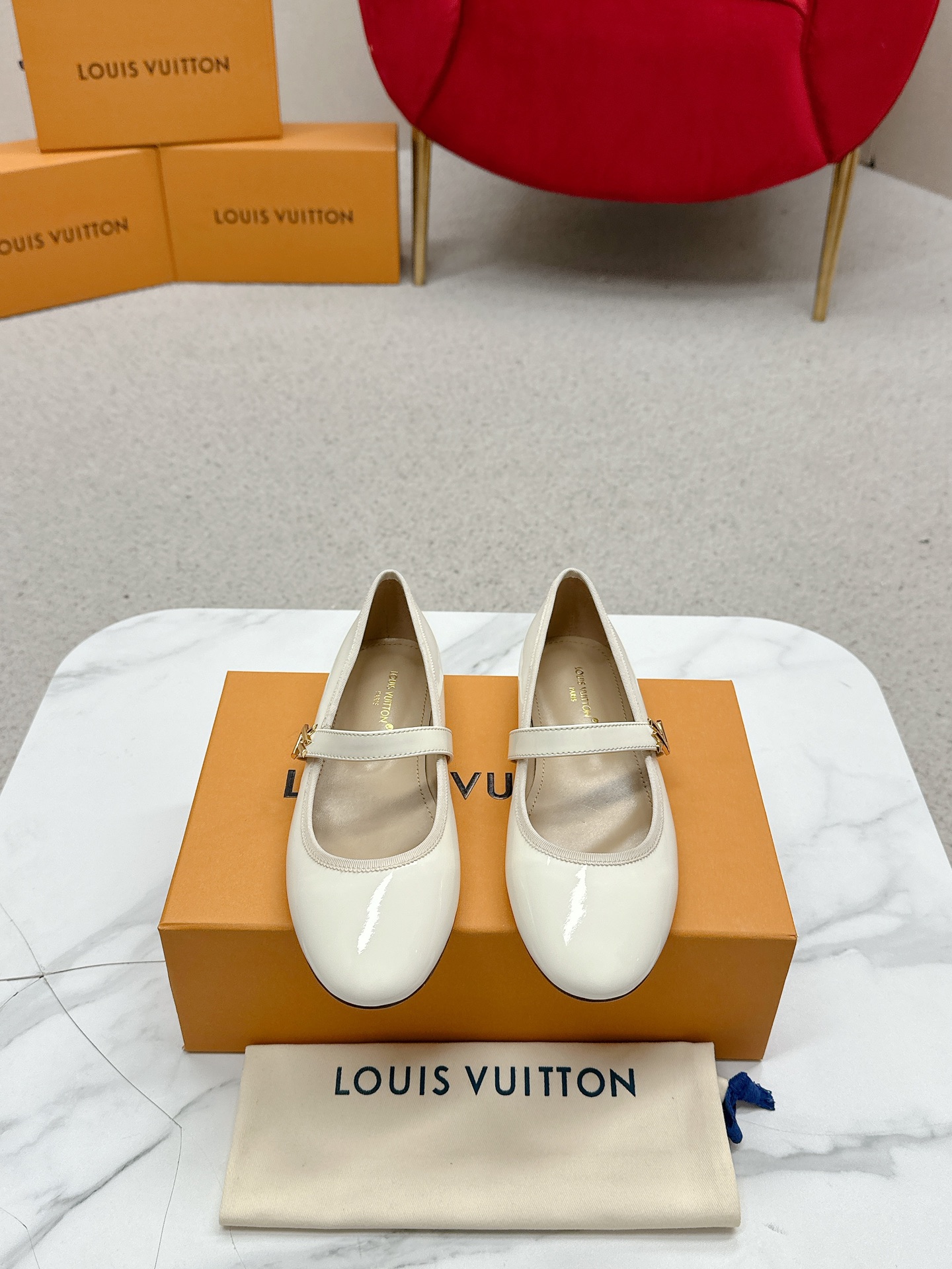 LV  03579