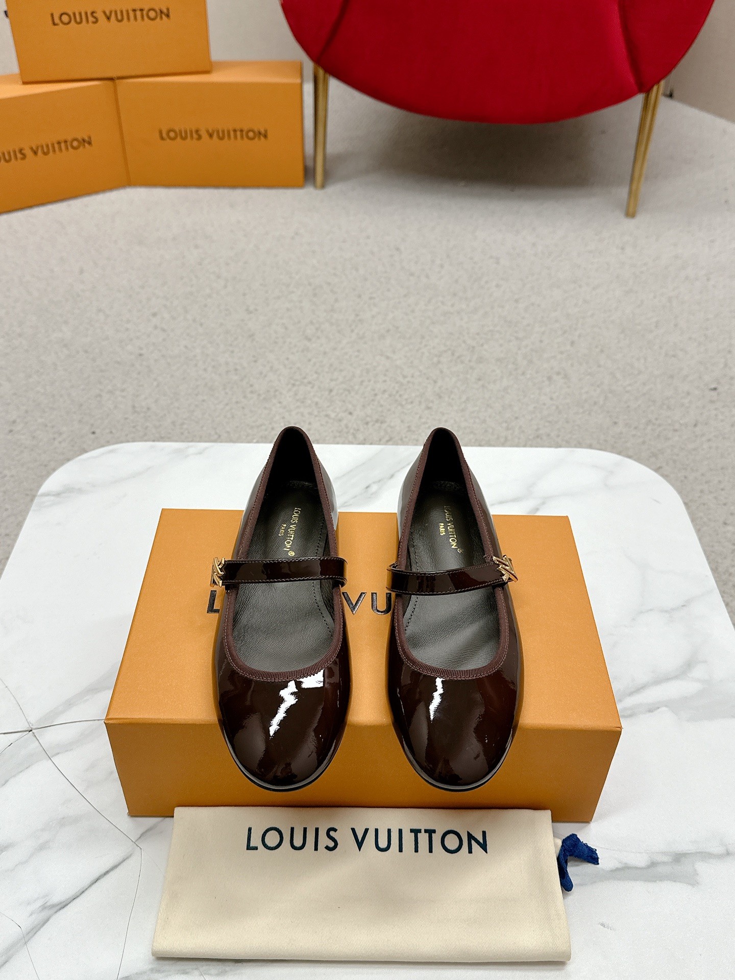 LV  03589
