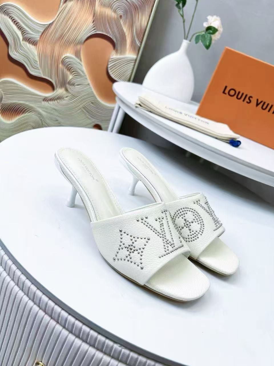 LV  03619