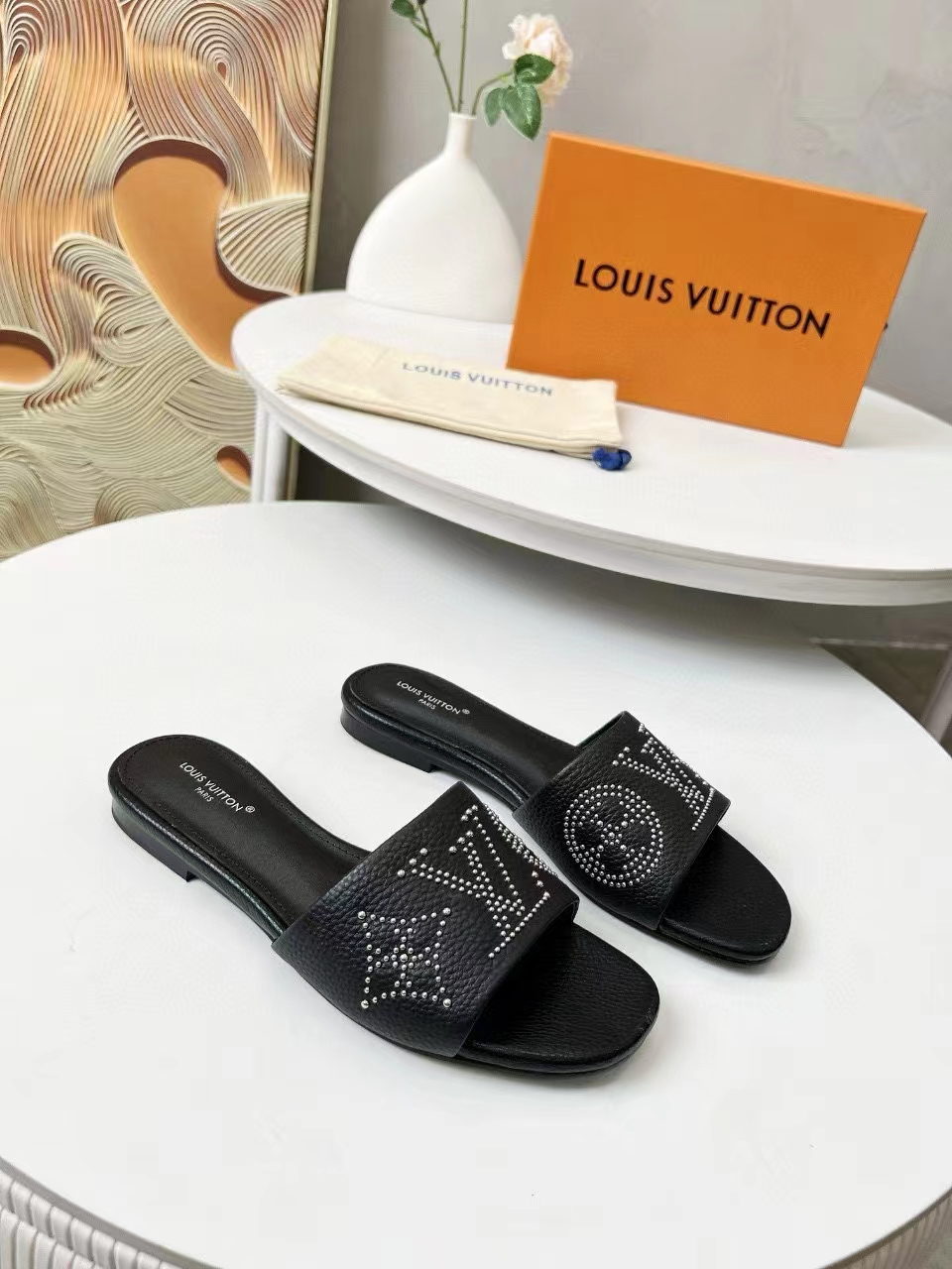 LV  03709