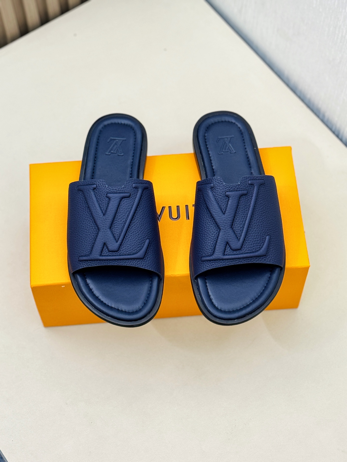 LV 03719