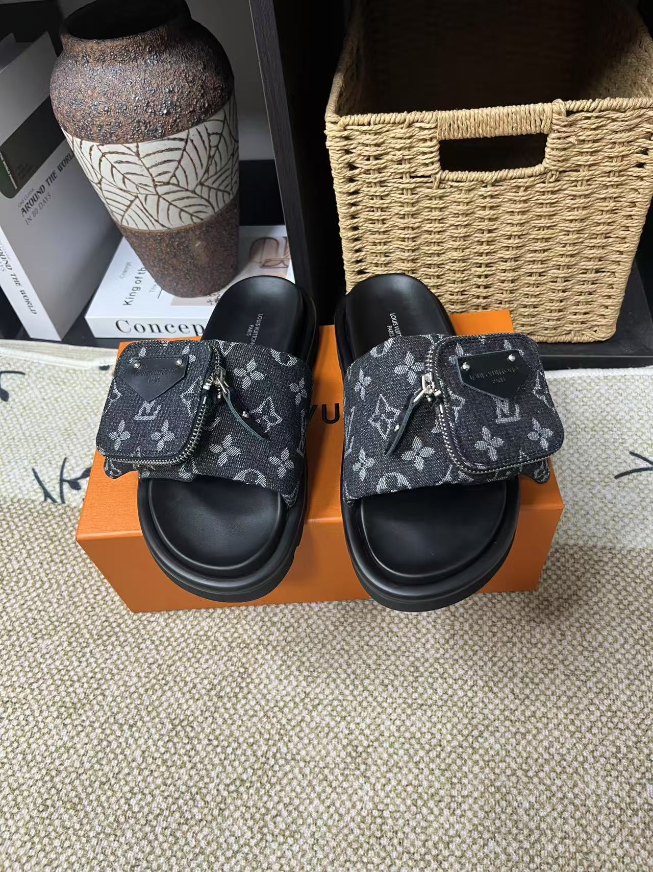 LV 03849