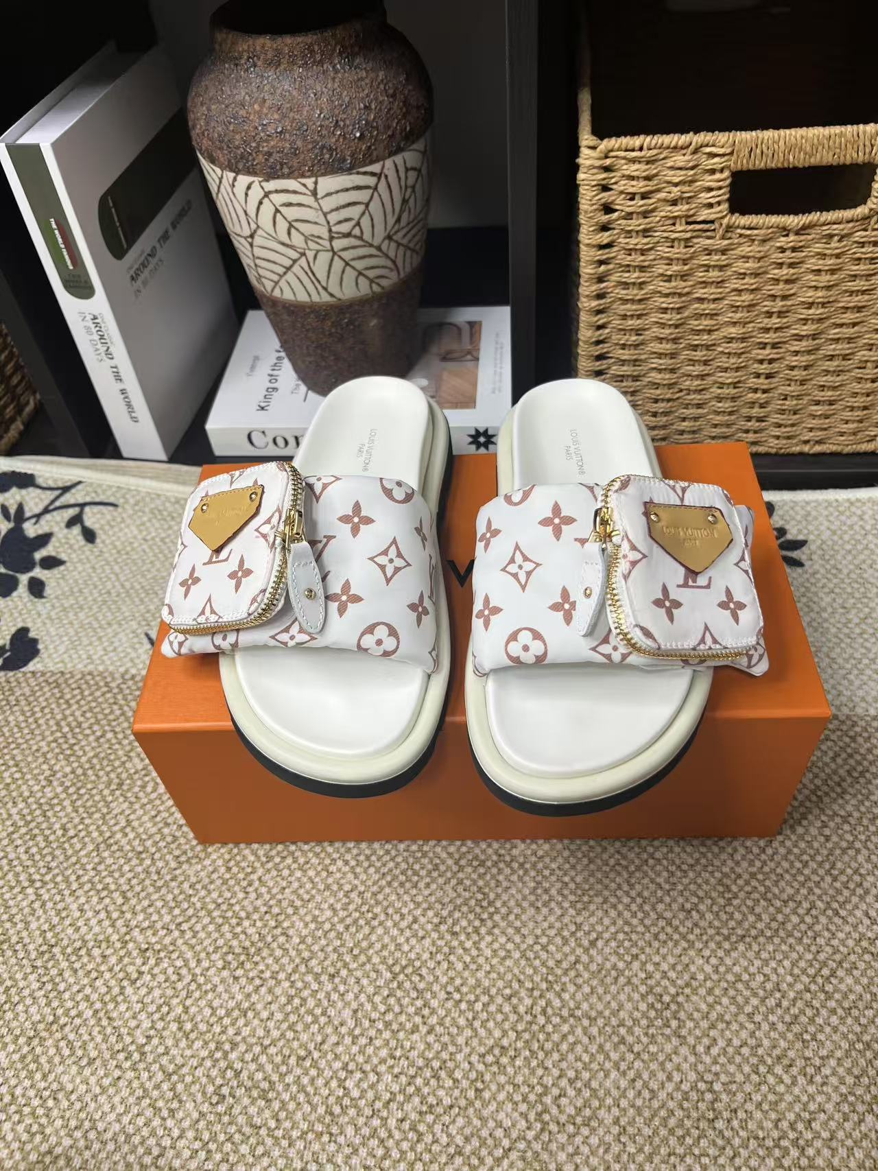 LV 03859