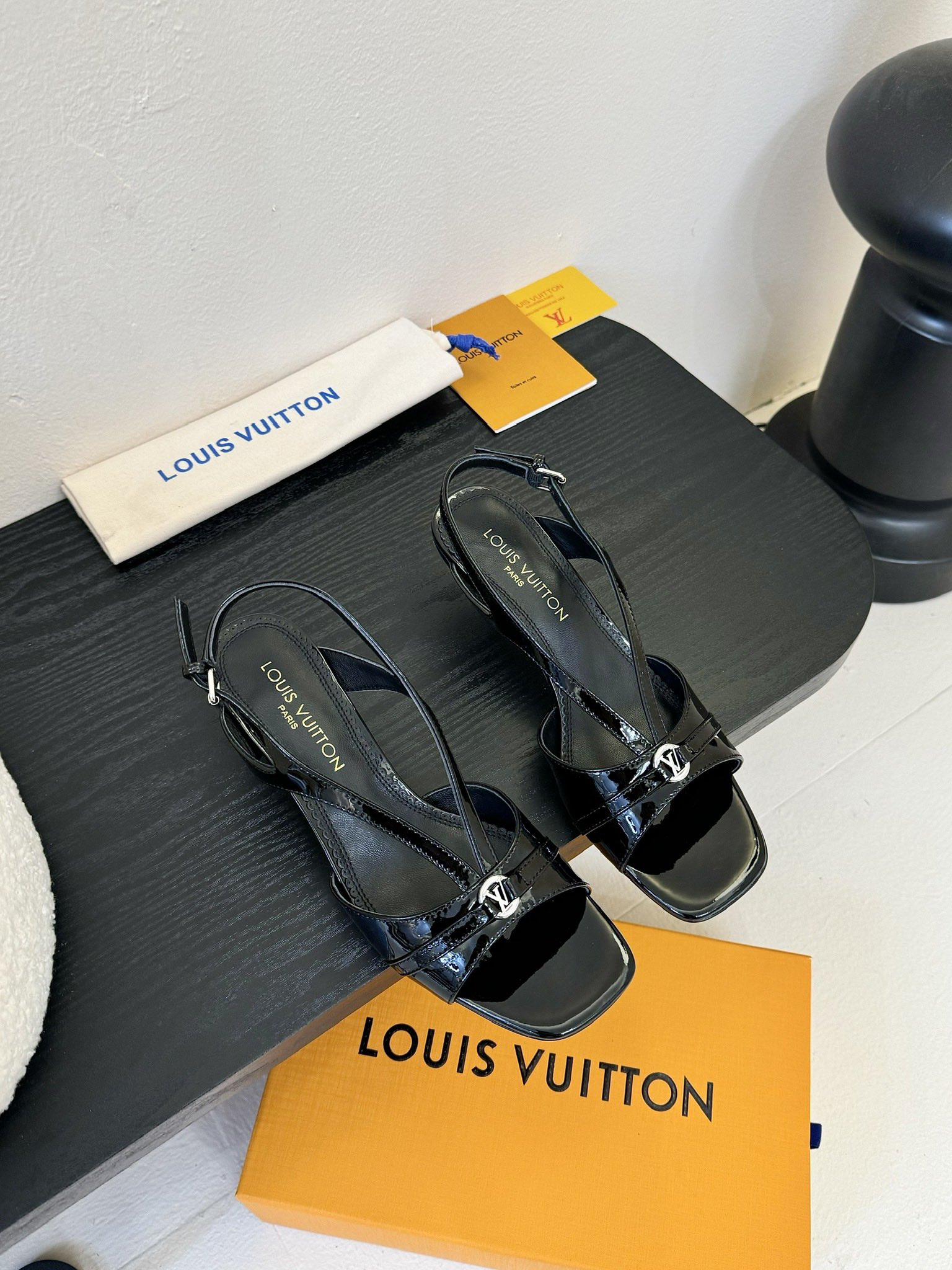 LV  03869