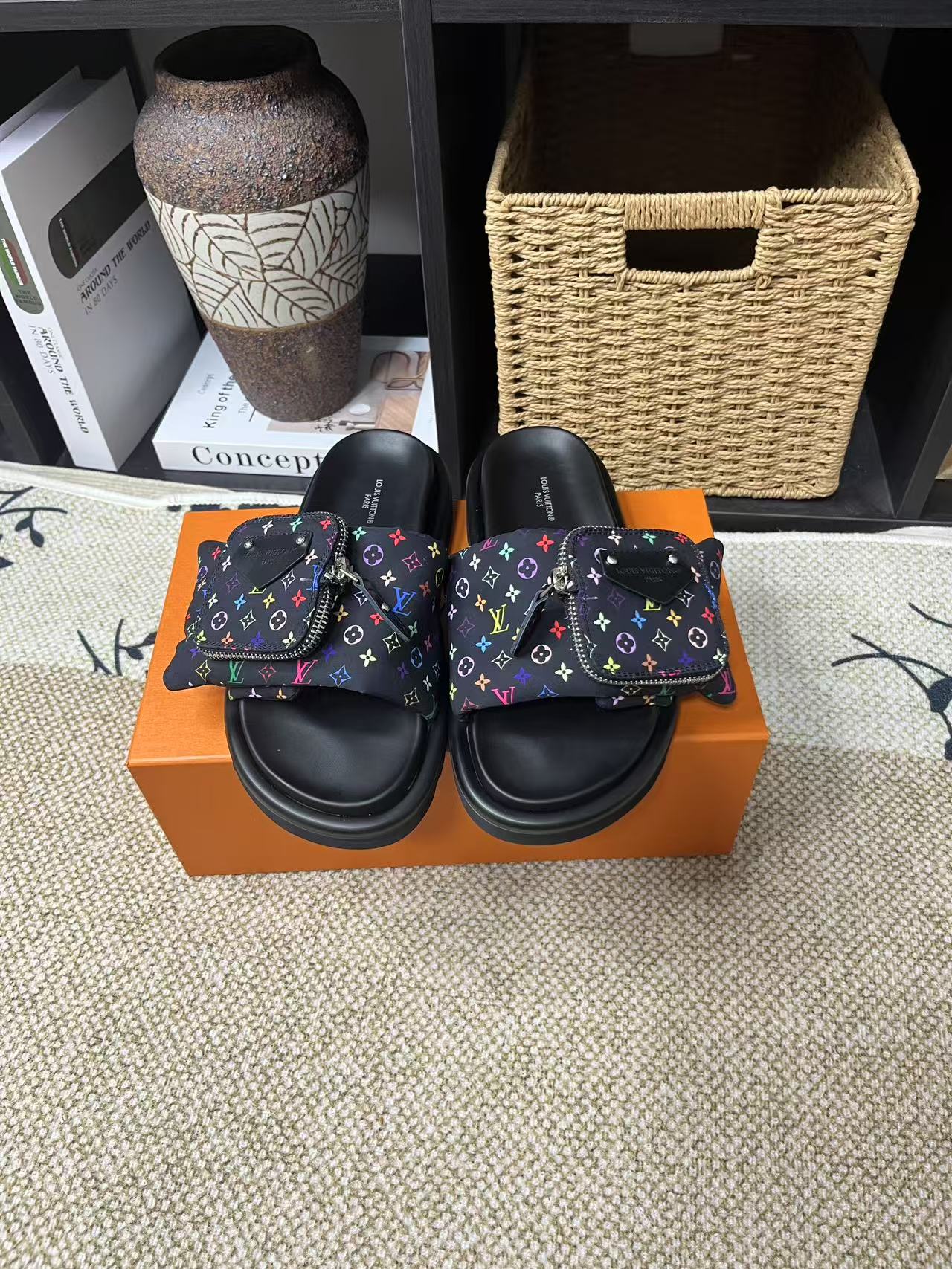 LV 03879