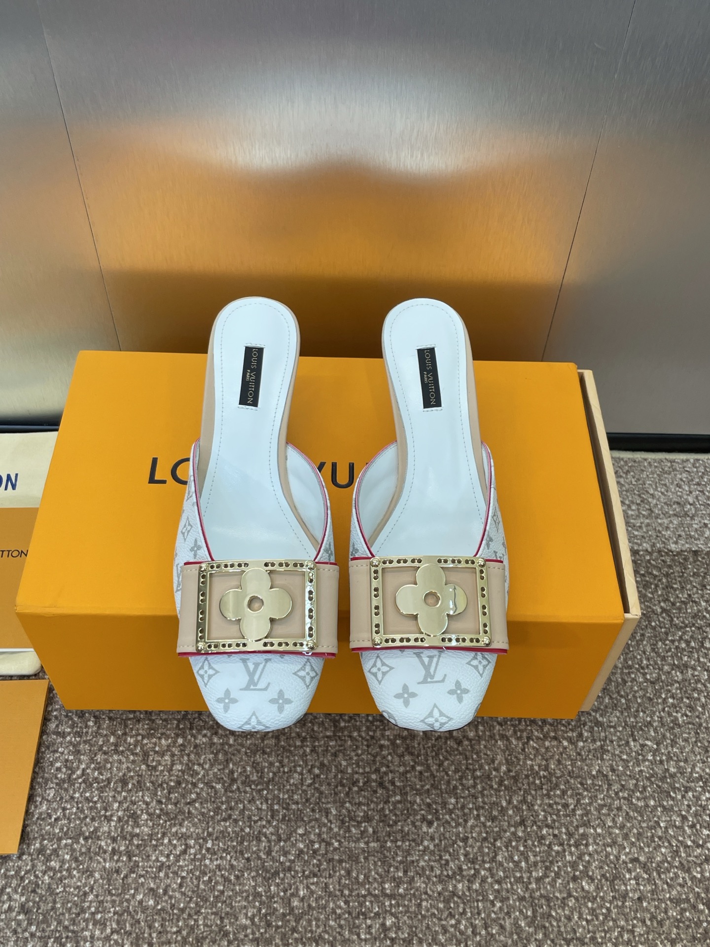 LV  03889