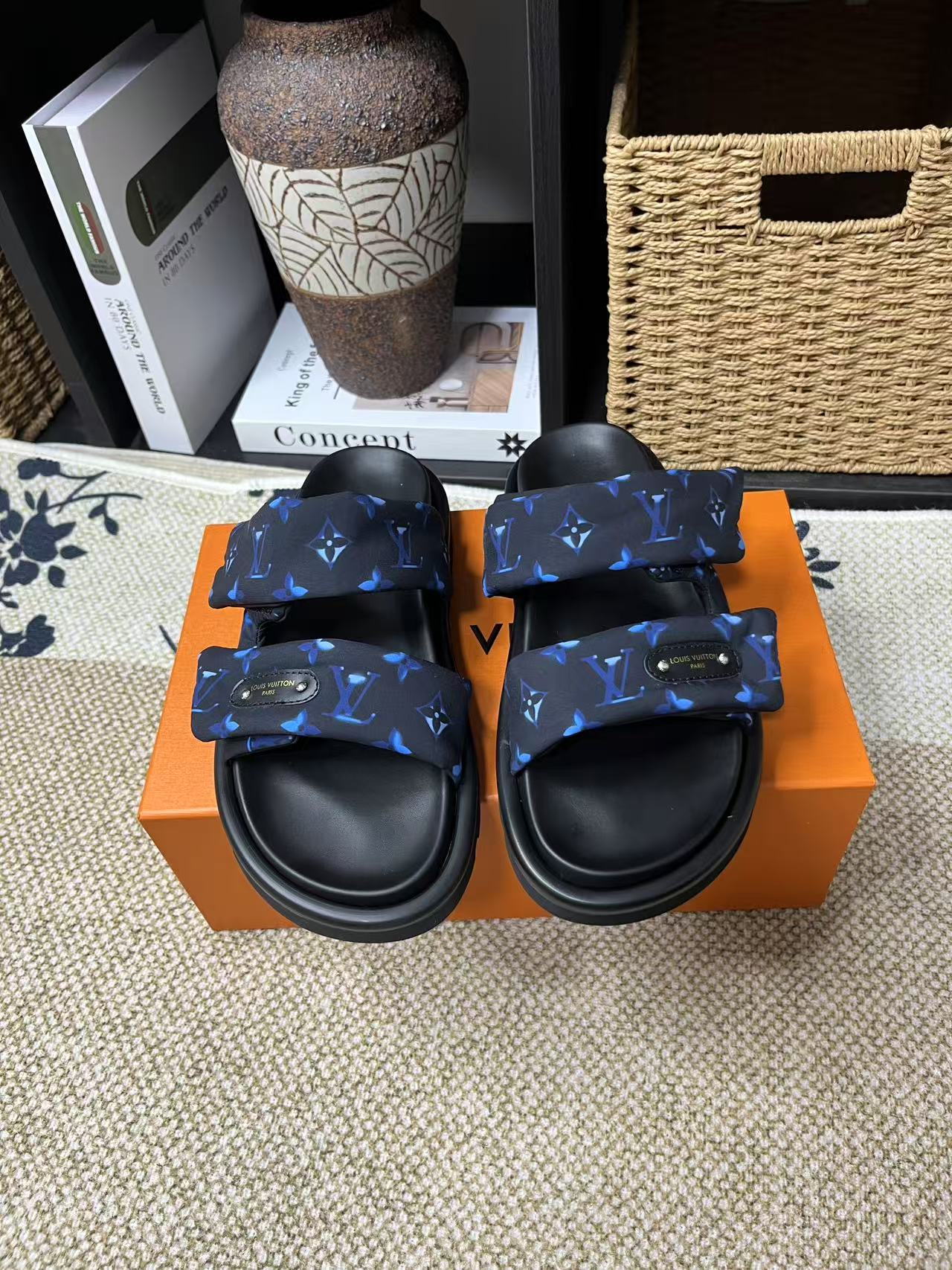 LV 03899