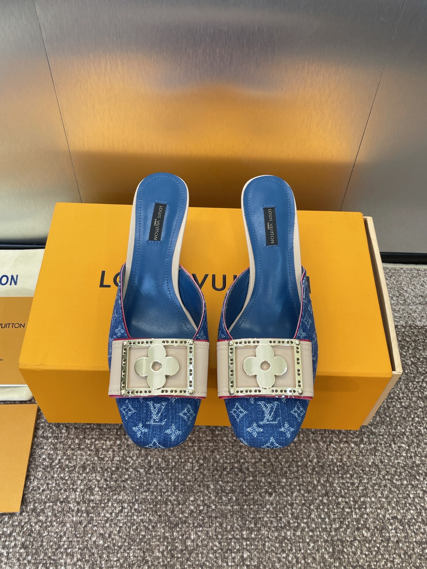 LV  03909