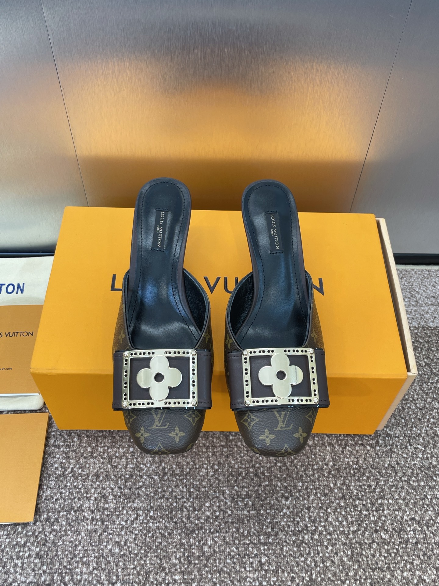 LV  03929