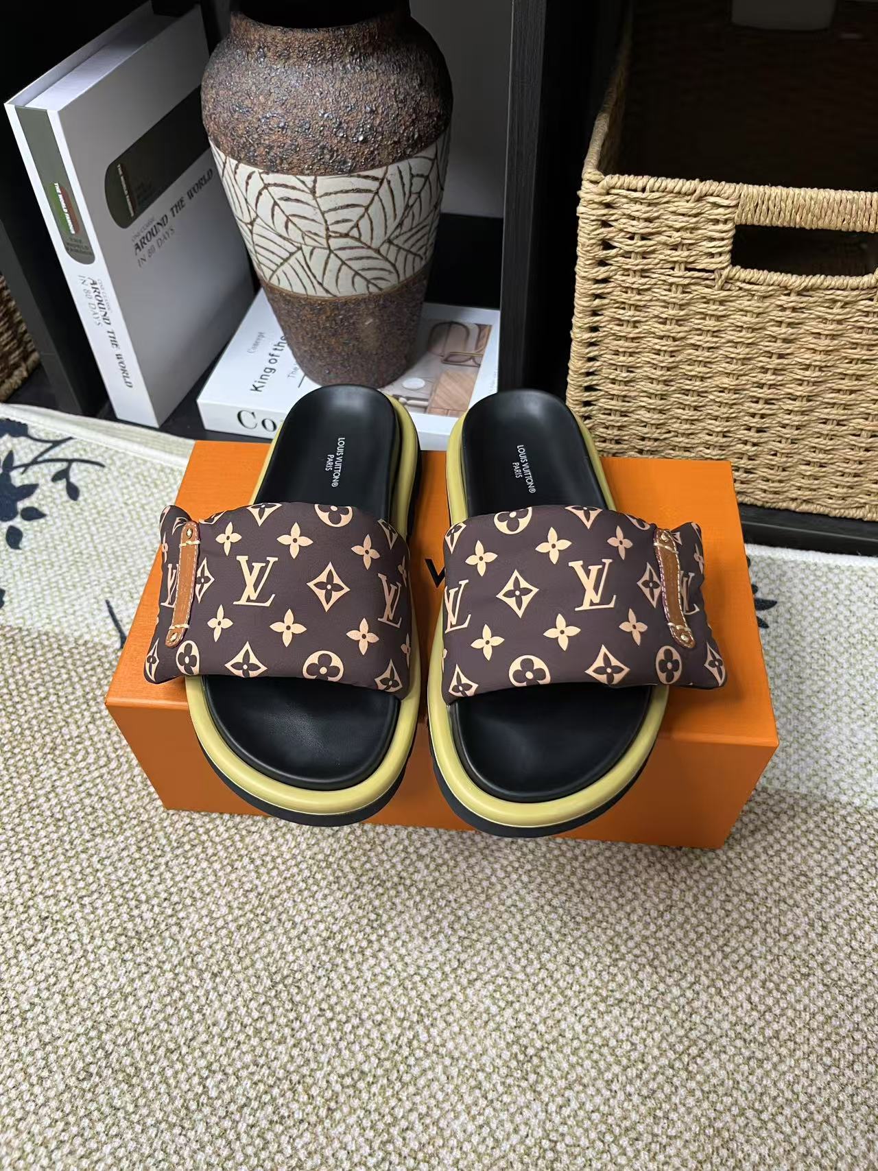 LV 03979