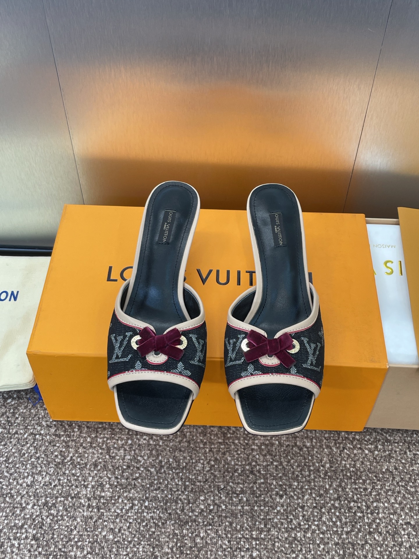LV  04029