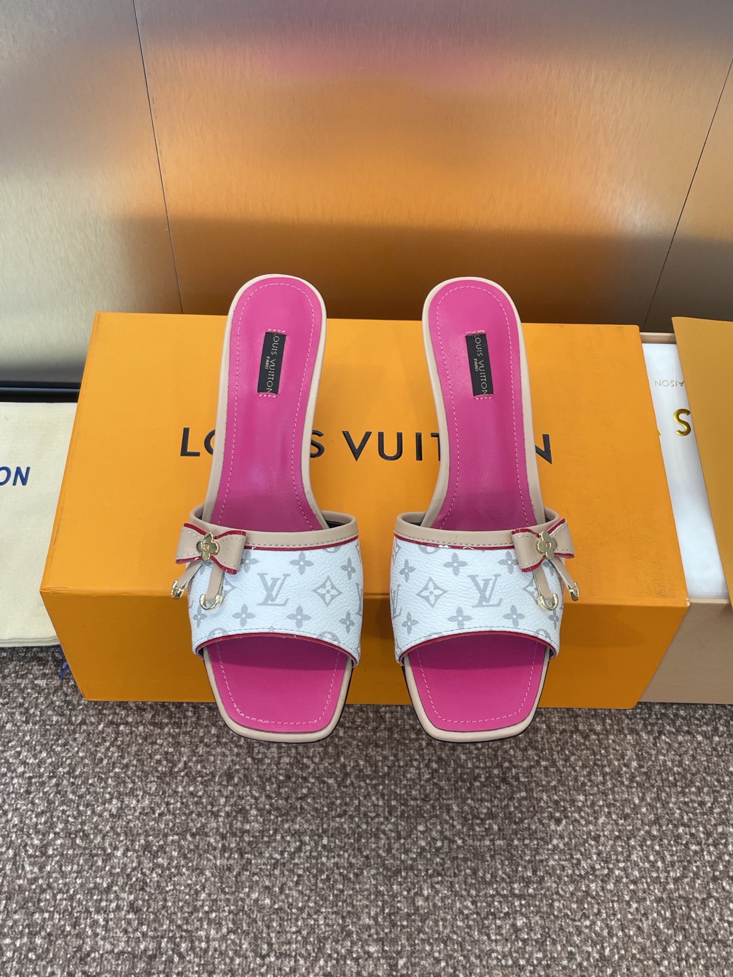 LV  04069