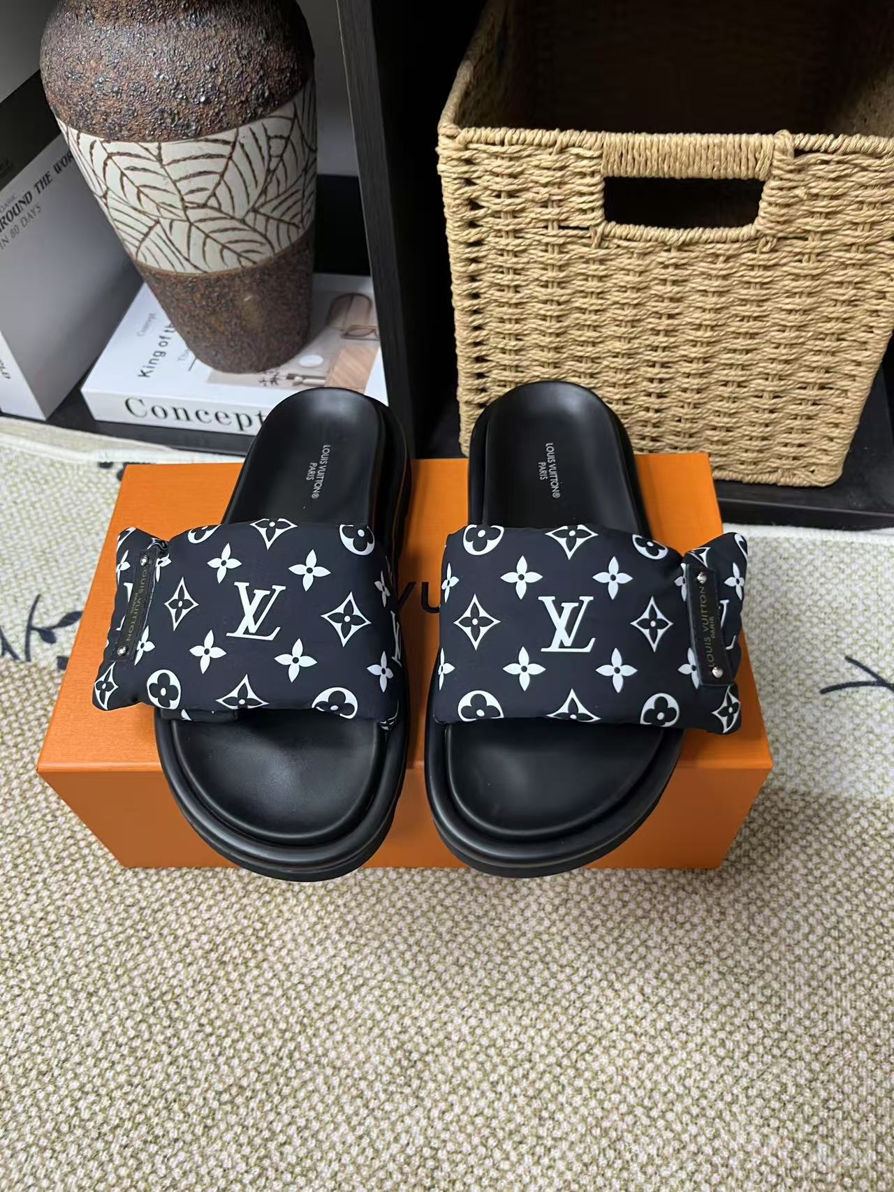 LV 04079